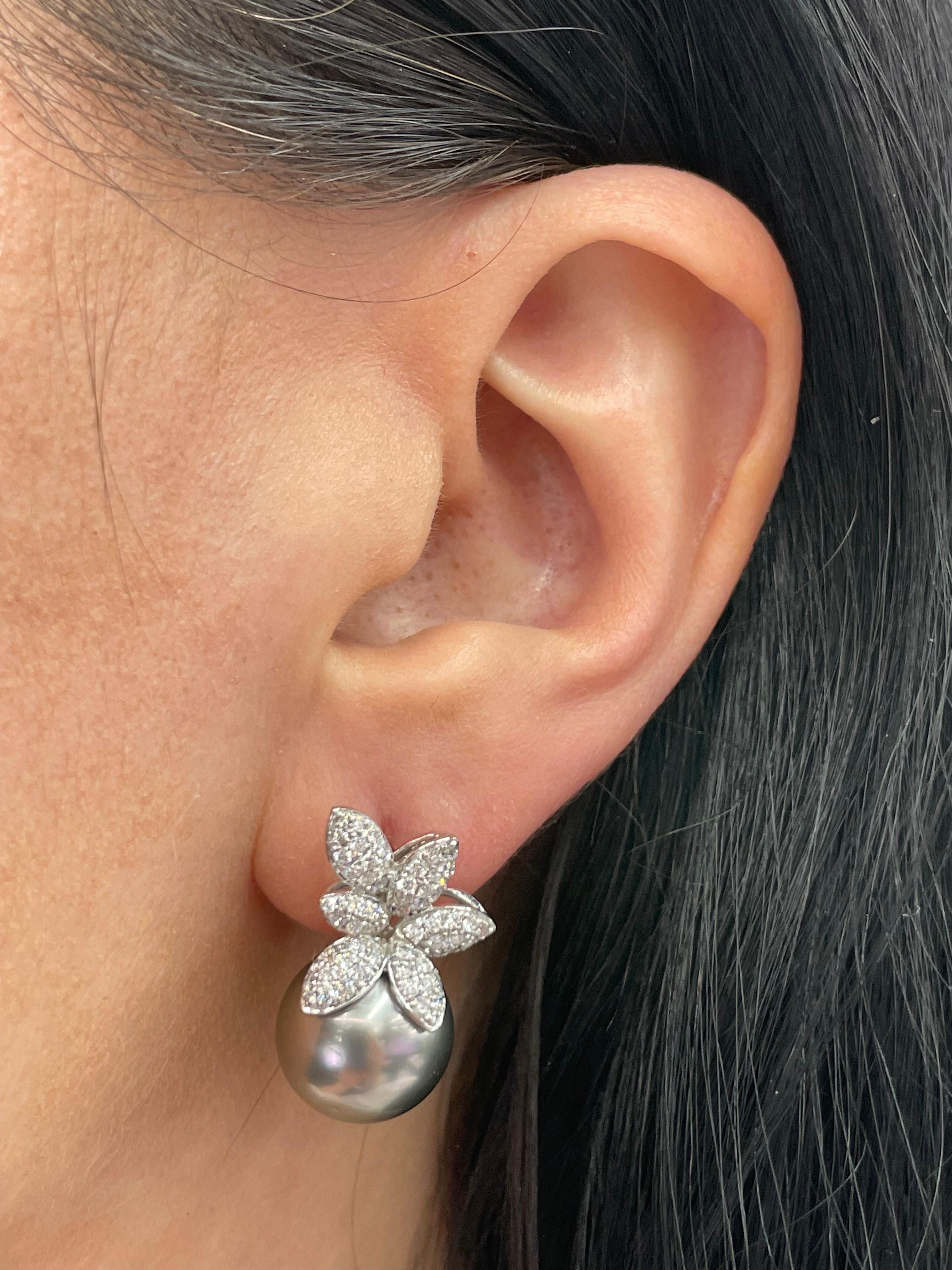 Diamant-Cluster Floral Tahiti-Perlen-Ohrringe 1,03 Karat 18 Karat 12-13 MM im Angebot 1