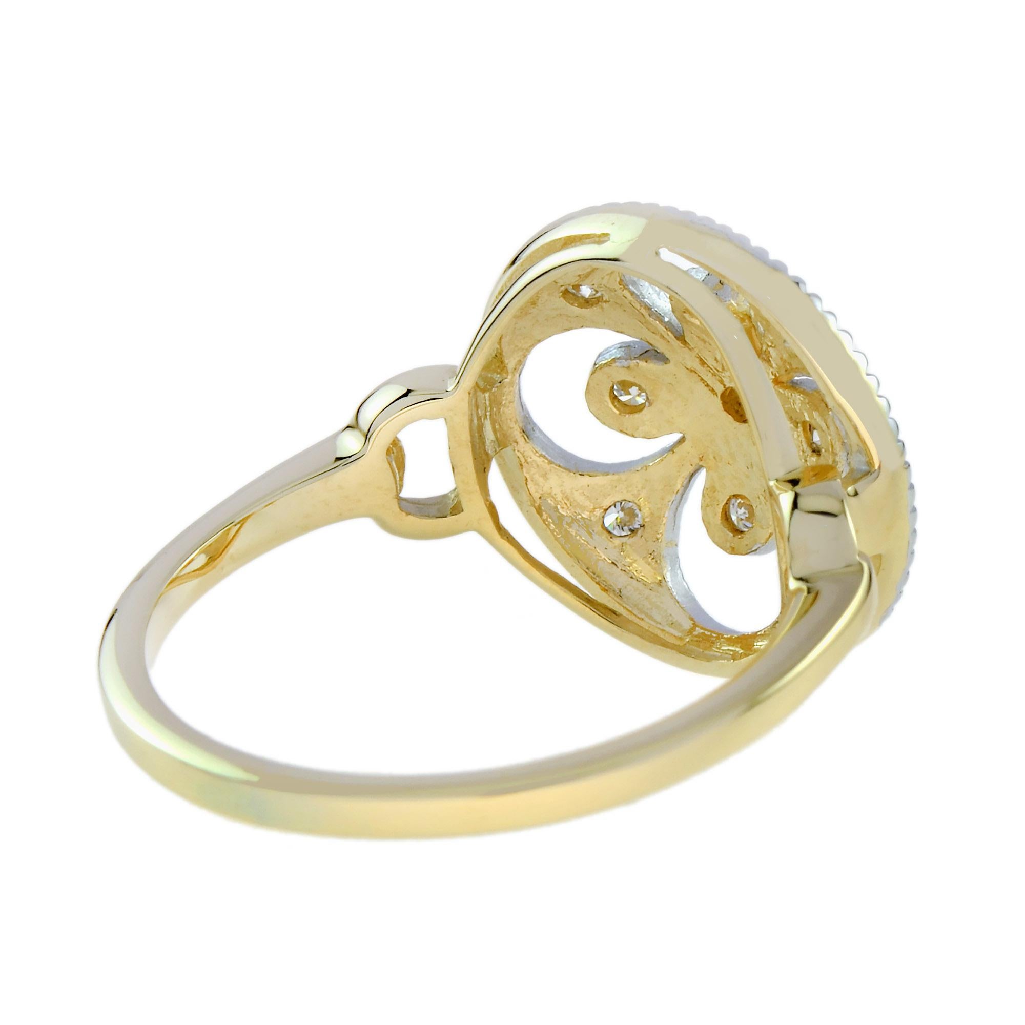 Diamant-Cluster-Ring im Vintage-Stil mit Blumenmuster aus 14K zweifarbigem Gold mit Diamanten im Zustand „Neu“ im Angebot in Bangkok, TH