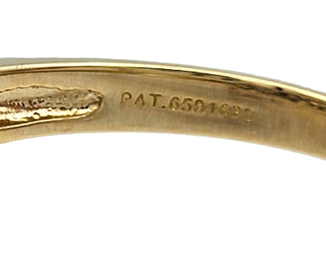 Anello a fascia Trio con fiori a grappolo di diamanti in oro bianco e giallo lucidato da 14 carati in vendita 4