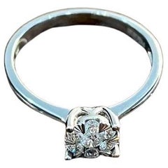 Anillo de promesa de oro blanco de 14 quilates con halo de diamantes