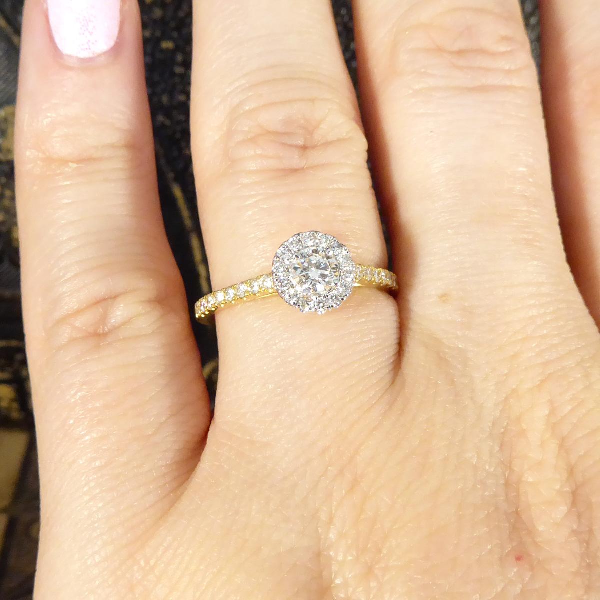 Diamond Cluster Halo Engagement Wedfit Ring with Diamond Shoulders in 18ct Gold In New Condition For Sale In Yorkshire, West Yorkshire