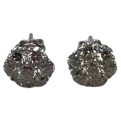 Boucles d'oreilles en or blanc 14K serties d'un halo de diamants
