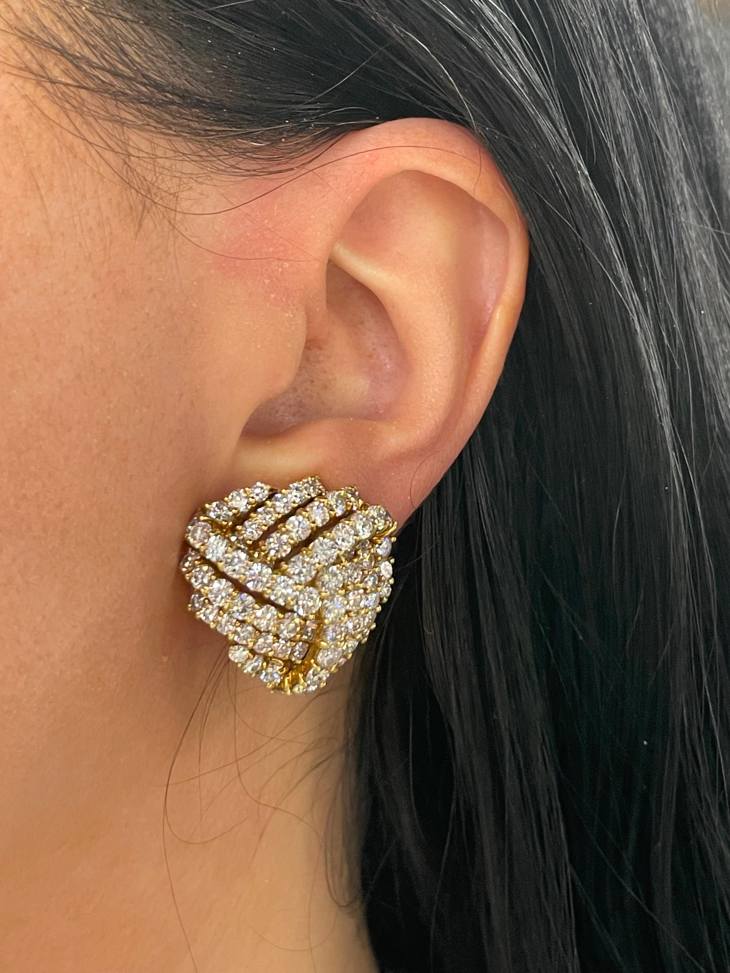 Contemporary Diamond Cluster Heart Motif Vintage Earrings 10 Carats 18 Karat Yellow Gold