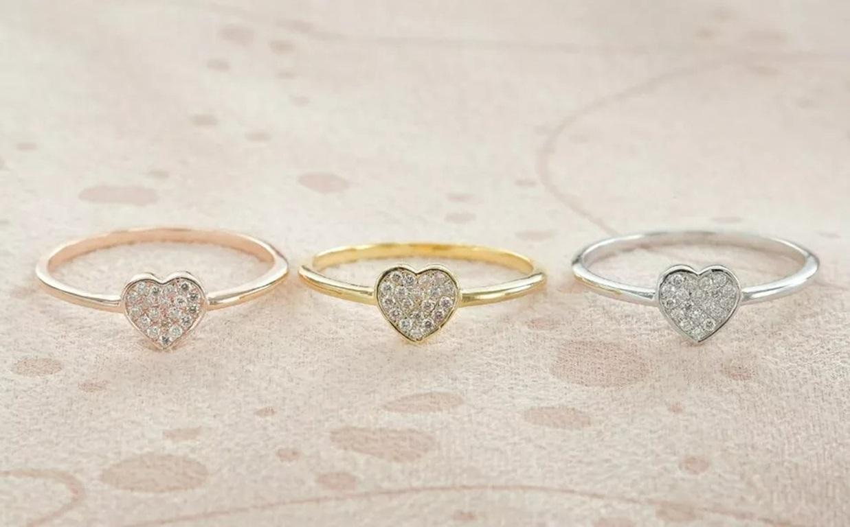 Taille ronde Bague cœur grappe de diamants en or massif 14 carats en vente