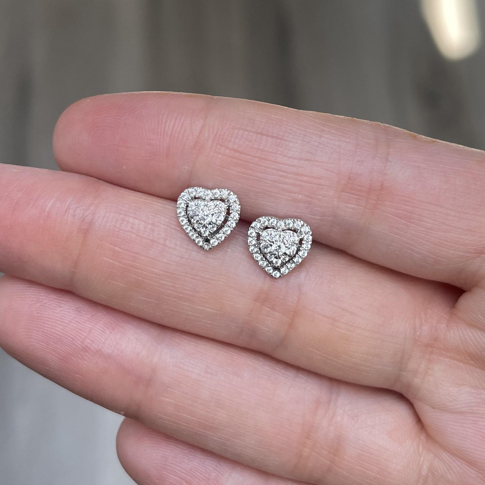Diamond Cluster Heart Stud Earrings In New Condition For Sale In New York, NY