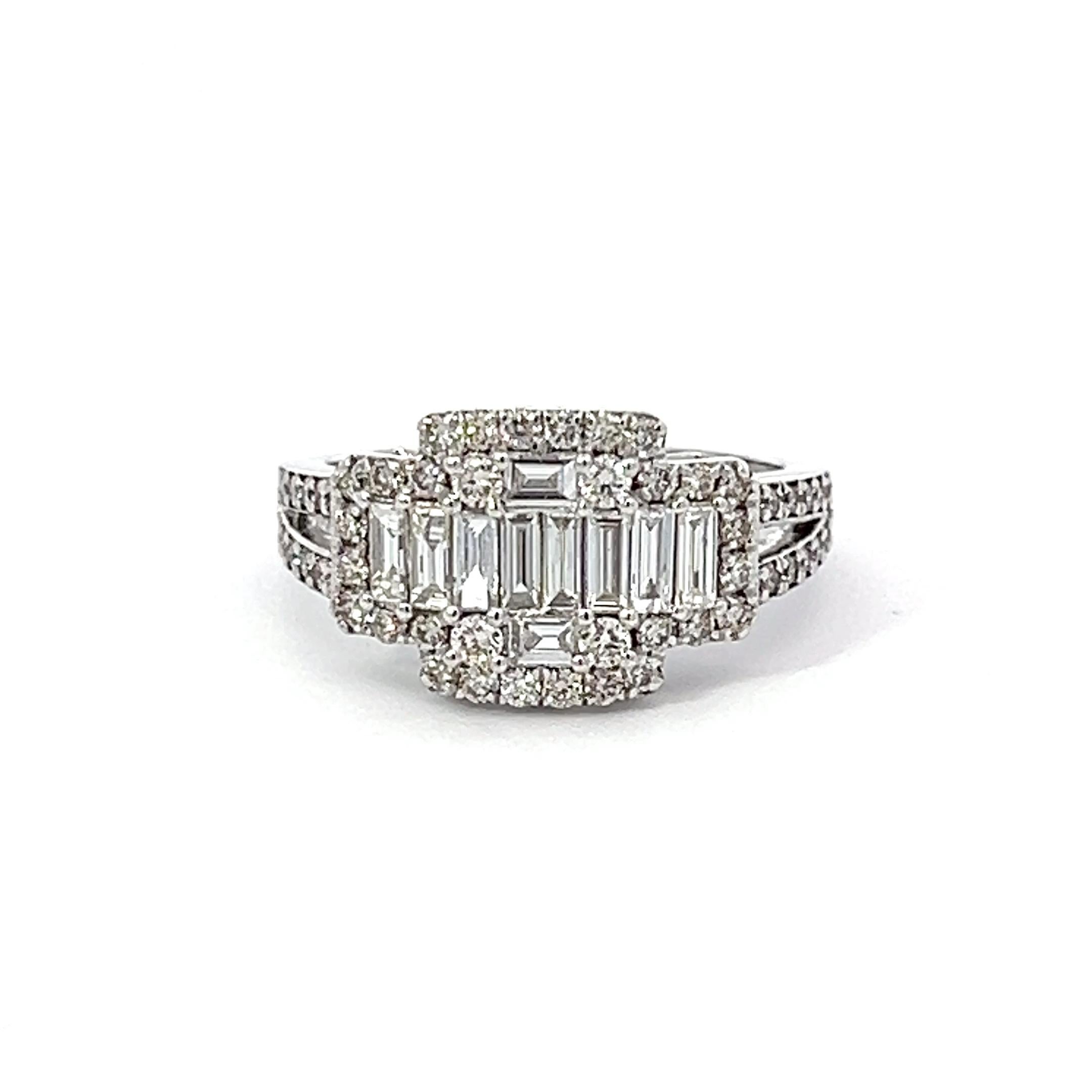 Preparati a stupire con il nostro anello Diamond Illusion Set in oro 18 carati. Questo splendido pezzo non solo è realizzato con il miglior oro 18 carati, ma presenta anche un'esclusiva incastonatura a illusione che crea il massimo scintillio.