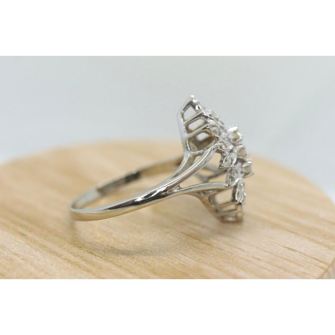Anello Marquise con cluster di diamanti. Anello con diamante. Anello in oro 14k. Diamante multiplo In condizioni buone in vendita a Port Charlotte, FL