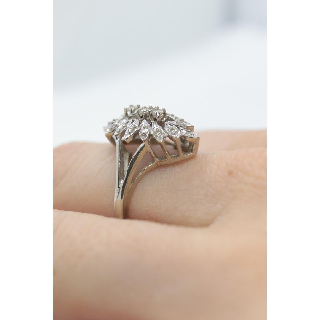 Donna Anello Marquise con cluster di diamanti. Anello con diamante. Anello in oro 14k. Diamante multiplo in vendita