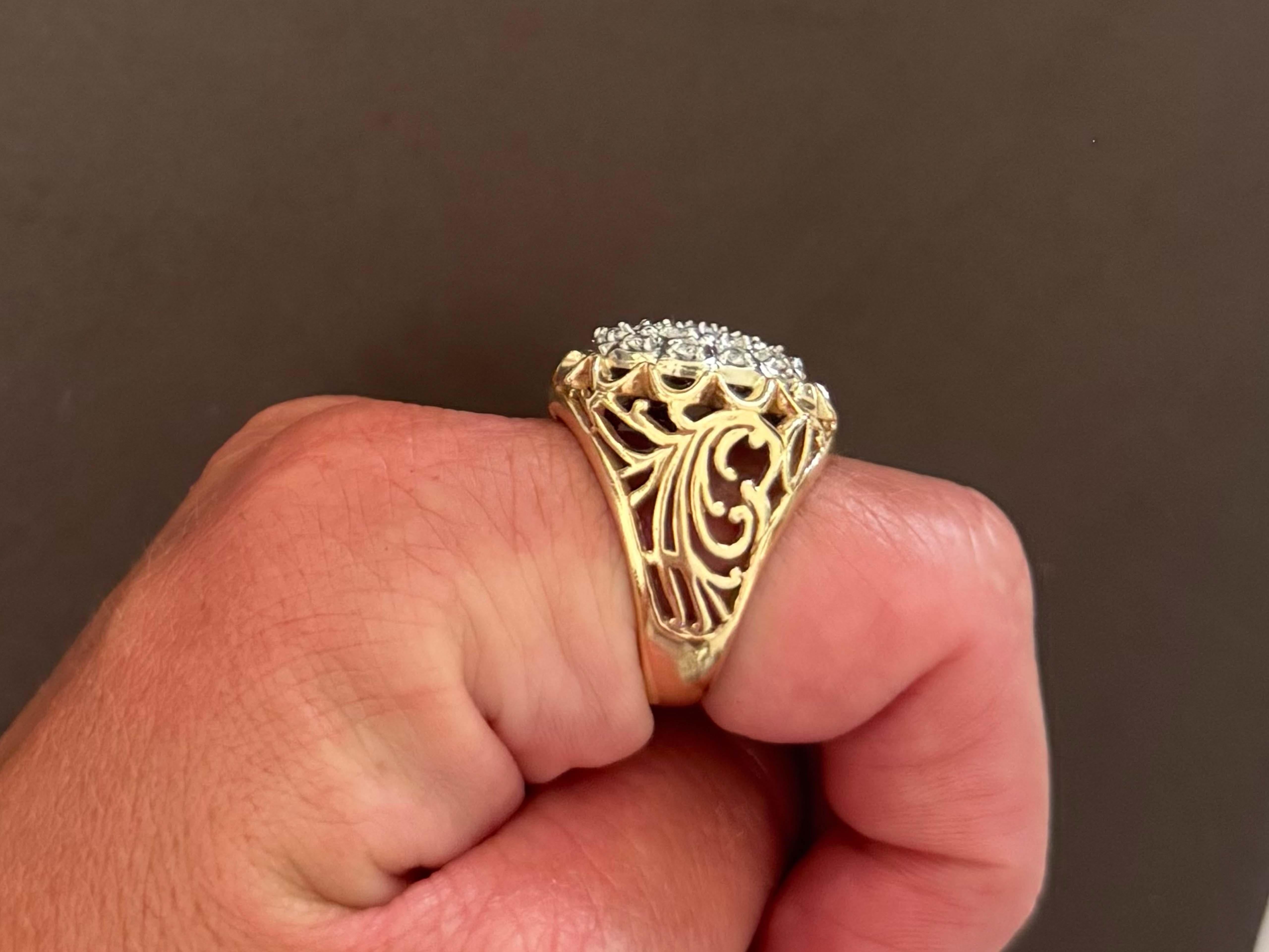 Diamond Cluster Mens Ring 2 Tone 14k Gold Open Filigree Sides en Excelente estado para la venta en Honolulu, HI