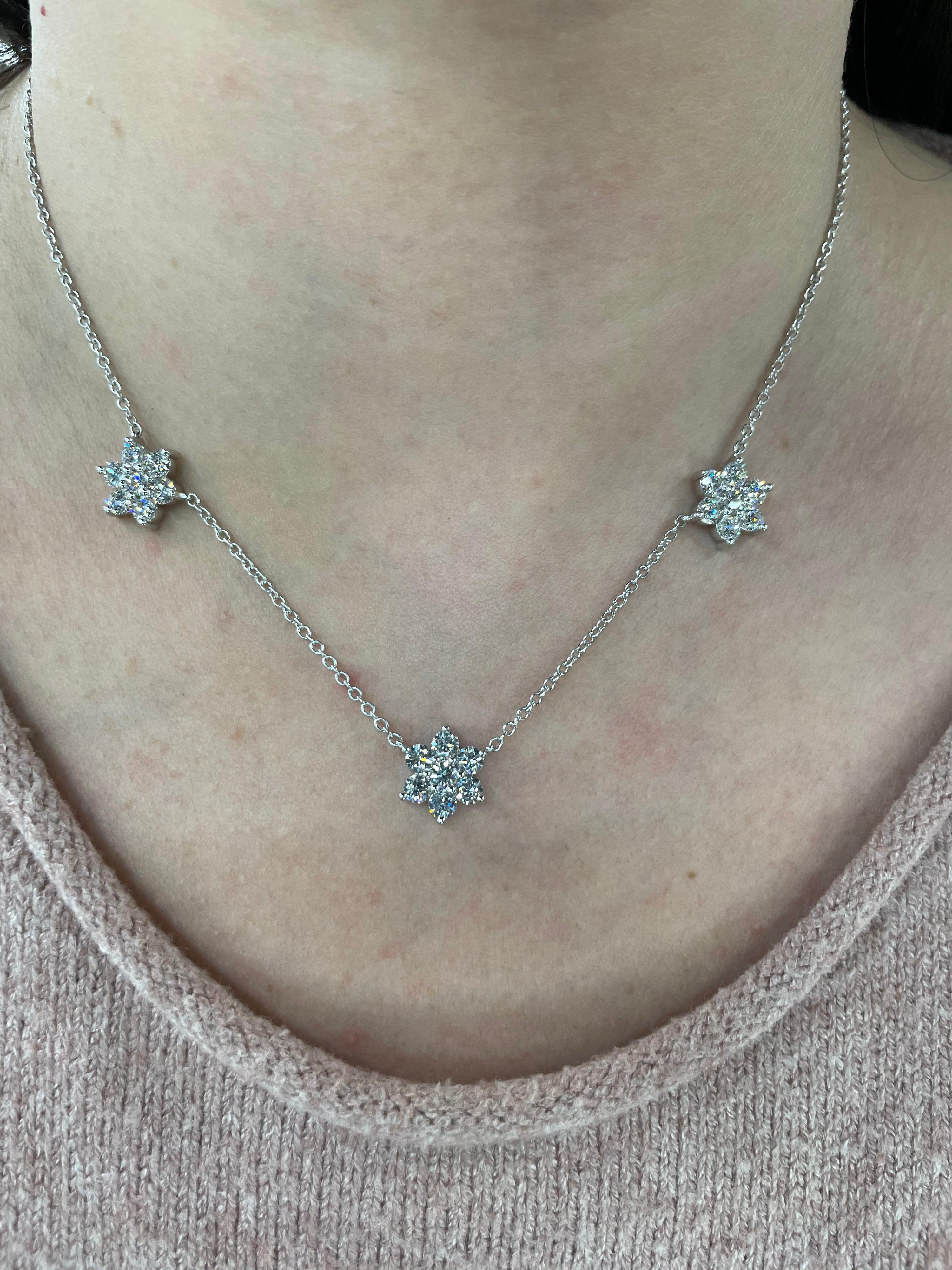 Diamond Cluster Necklace 3.08 Carats 14 Karat White Gold For Sale 5