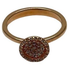 Anillo minimalista de moda en oro rosa de 14 quilates con racimo de diamantes y pavé