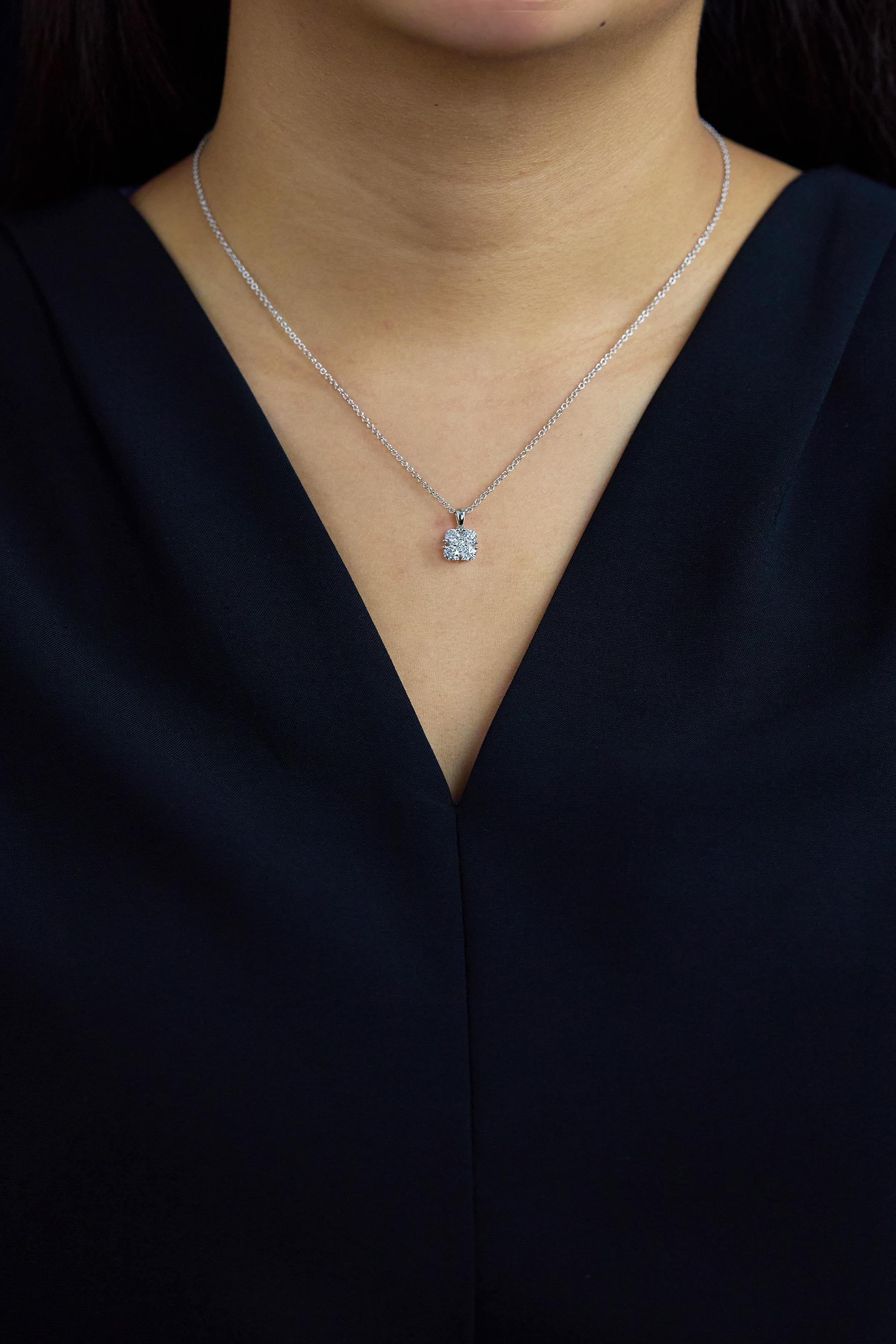 Contemporaneo Collana con ciondolo a grappolo di diamanti, 0,79 carati totali di Brilliante rotondo in vendita