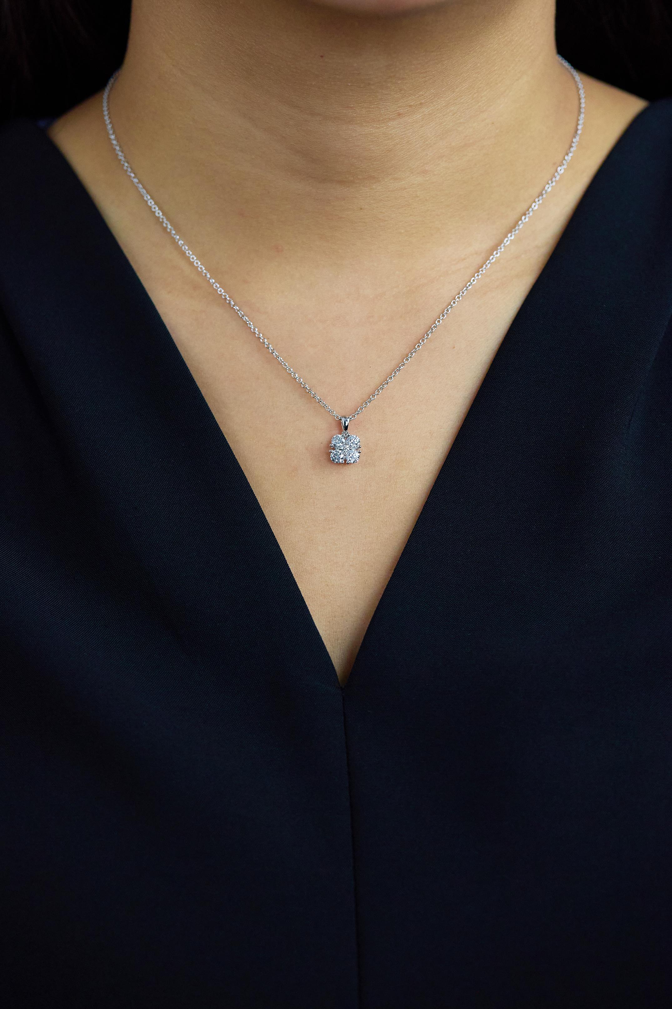 Collana con ciondolo a grappolo di diamanti, 0,79 carati totali di Brilliante rotondo In condizioni Nuovo in vendita a New York, NY