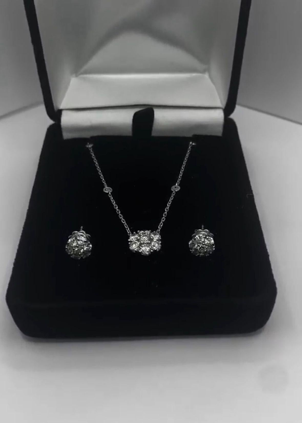 Diamond Cluster Pendant Necklace in 14K White Gold, 0.80 Carats In New Condition For Sale In New York, NY
