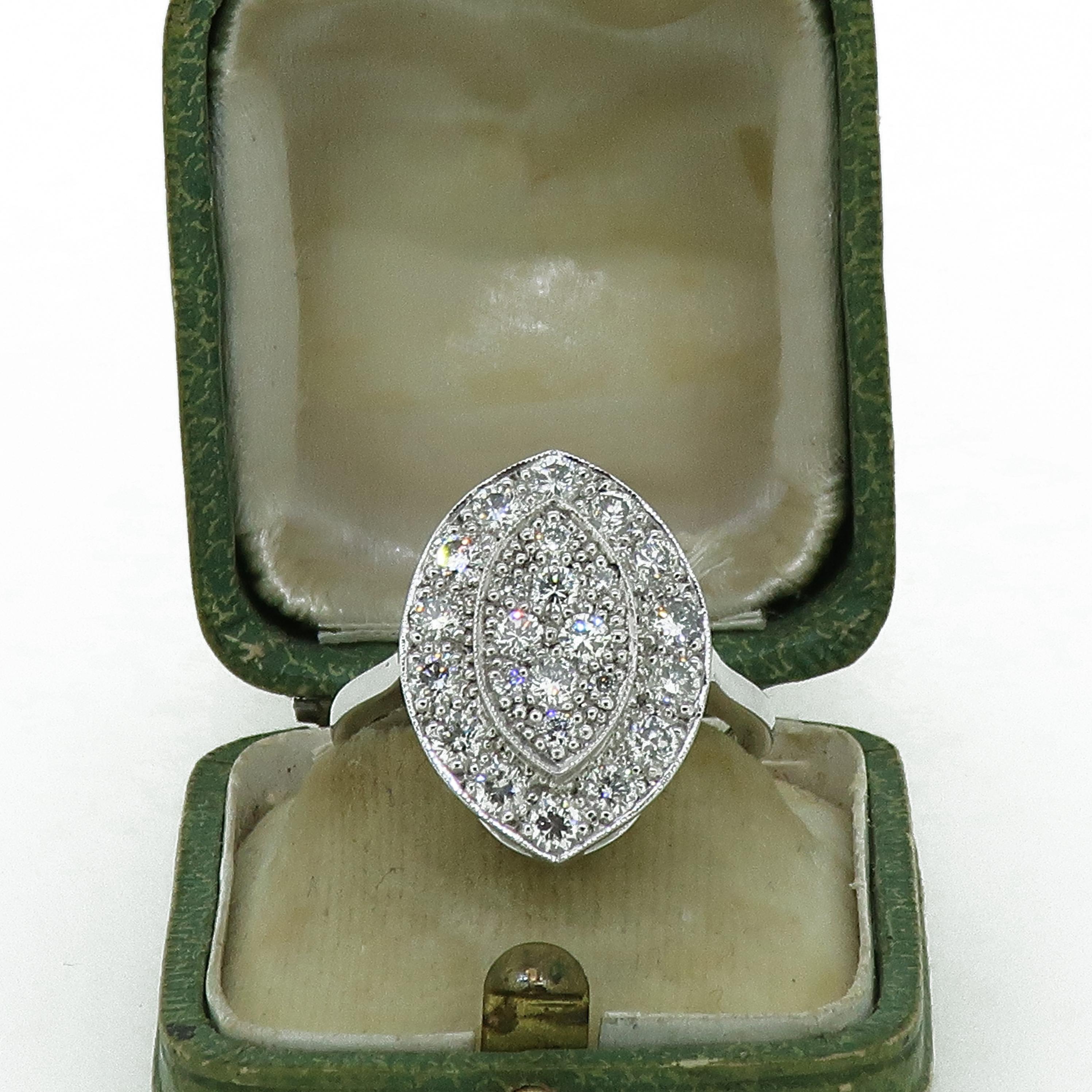 Diamond Cluster Ring 18 Karat White Gold In New Condition For Sale In East Grinstead, GB