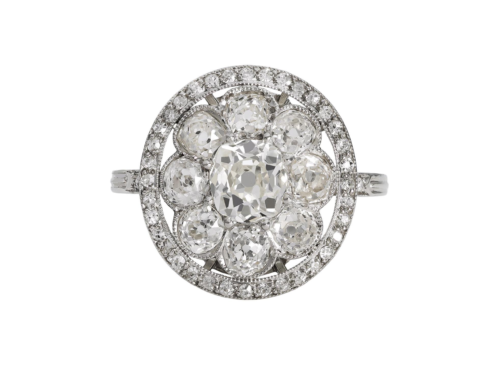 Diamond cluster ring, circa 1915. In Good Condition For Sale In London, GB