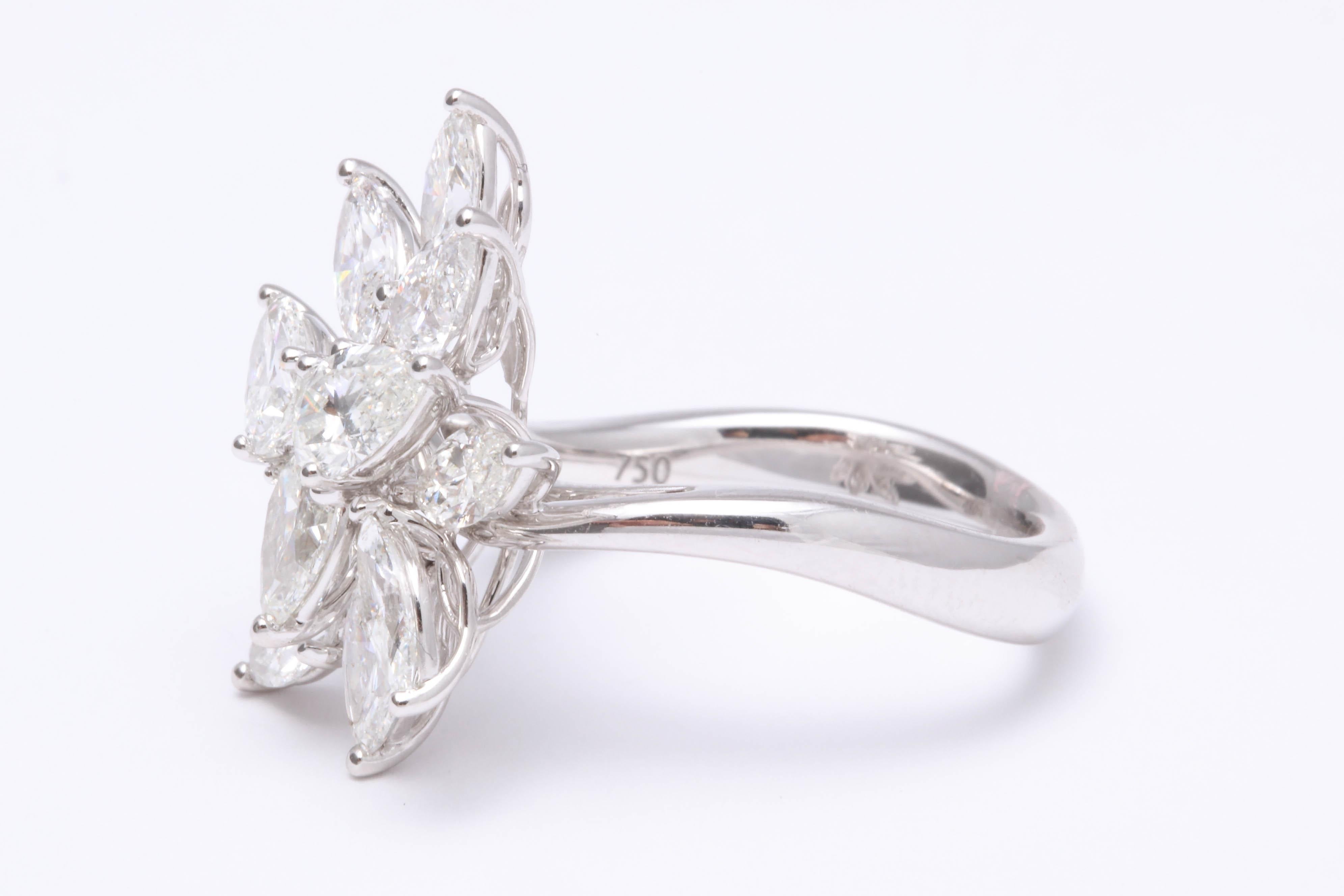 Diamond Cluster Ring In New Condition For Sale In New York, NY