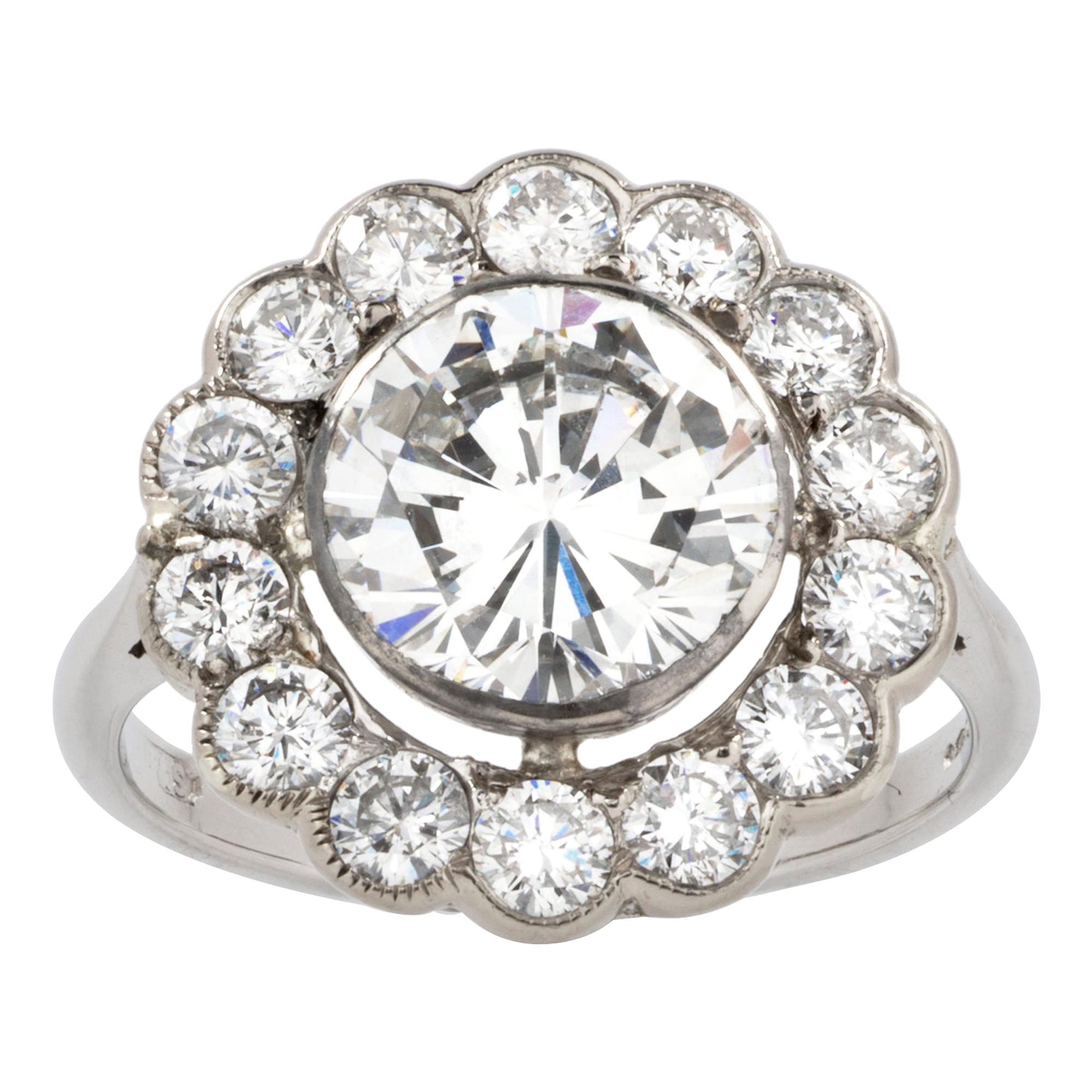 GIA zertifizierter 2,66 Karat Diamant-Cluster-Ring