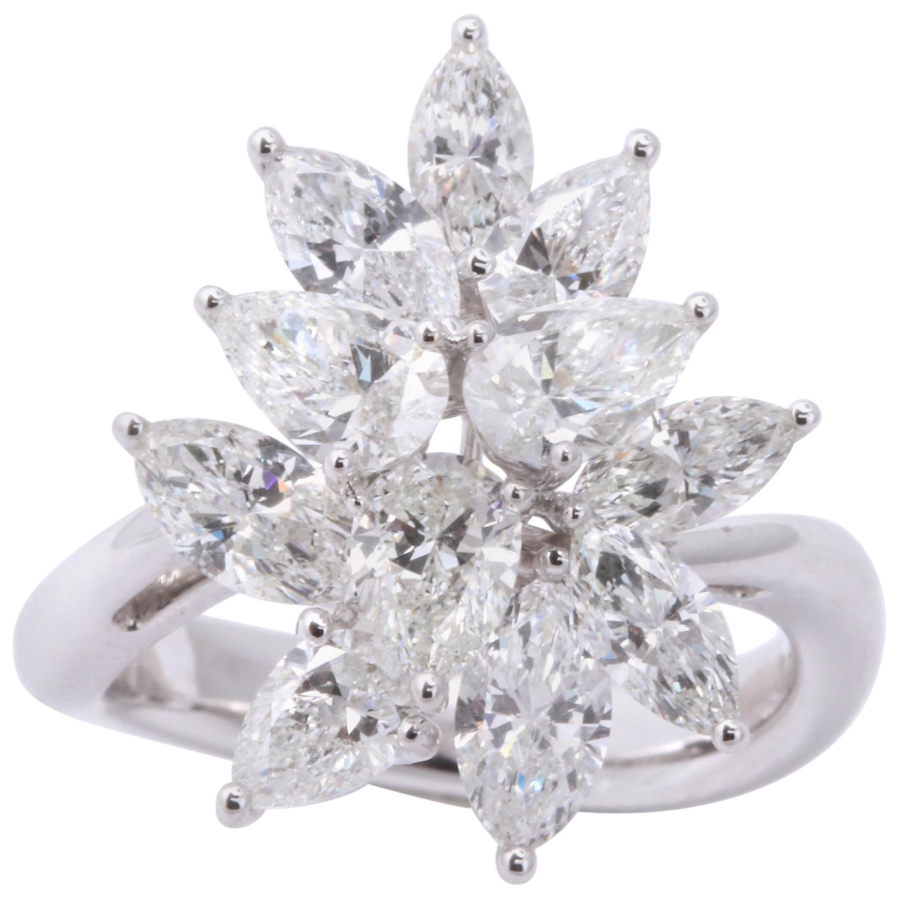 Anello con diamante a grappolo