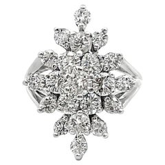 Anillo en racimo de diamantes