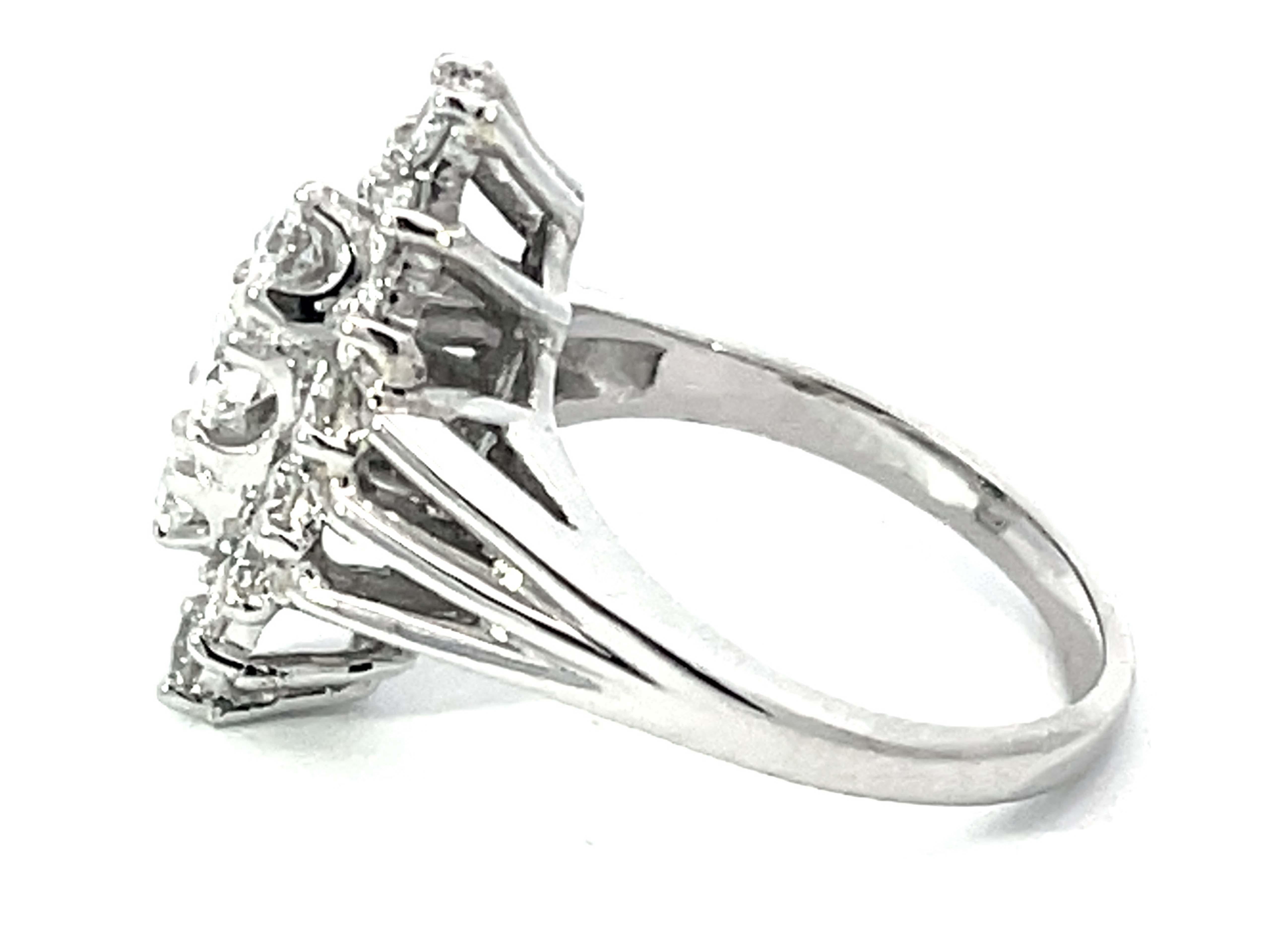 Diamant-Cluster-Ring aus 14 Karat Weißgold Damen im Angebot