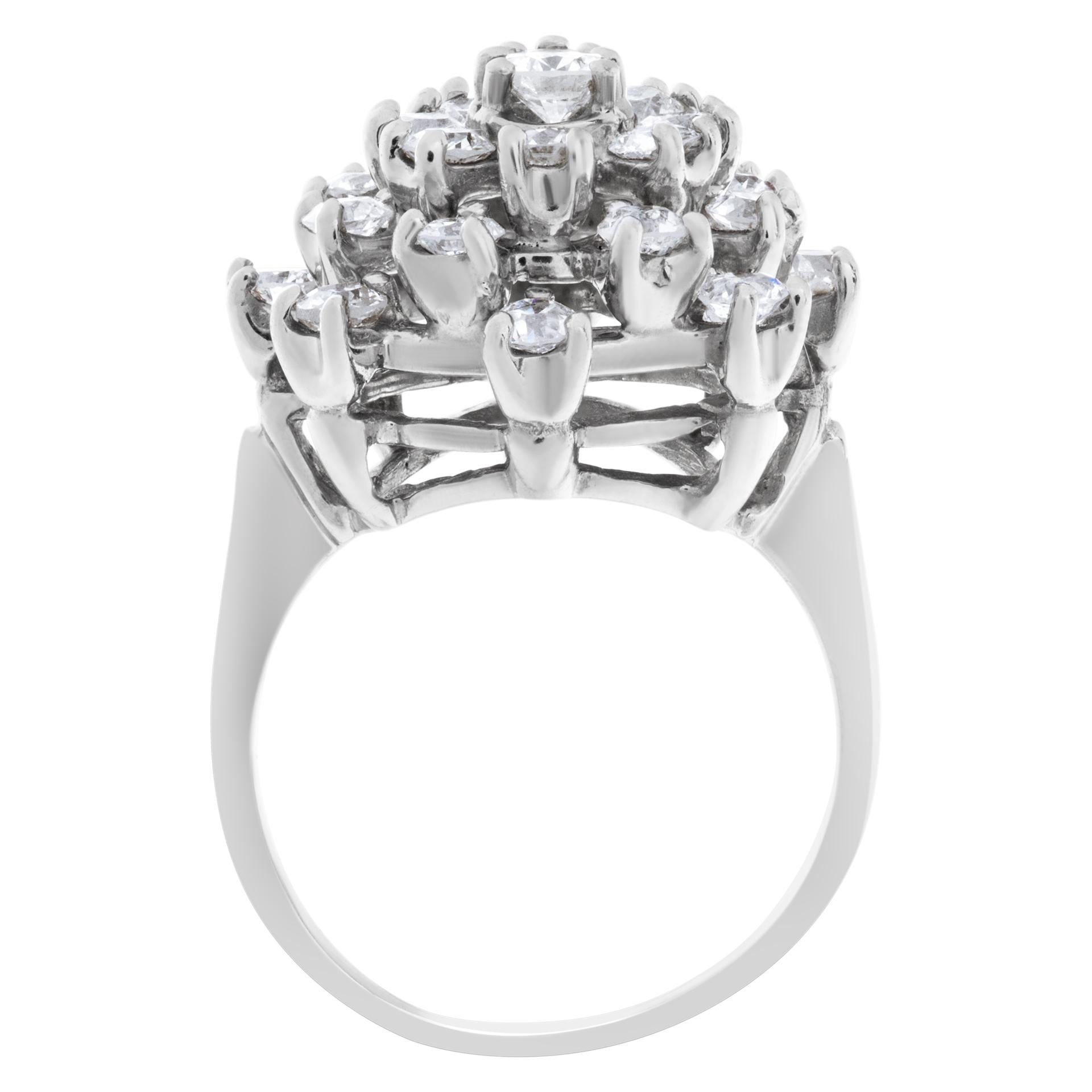 Women's Diamond cluster ring in 18k white gold For Sale