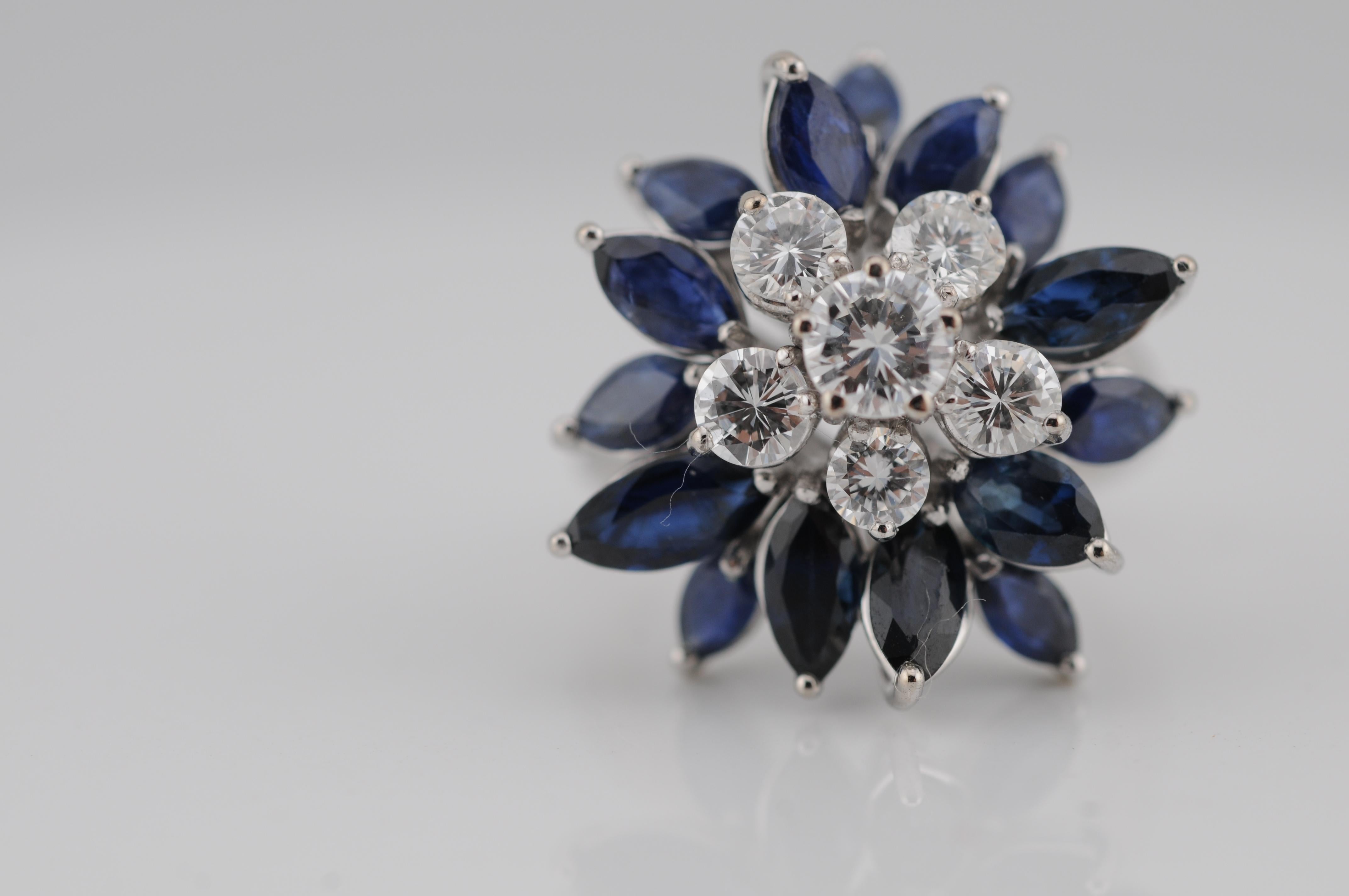 Diamant-Cluster-Ring aus 18k Weißgold im Angebot 1