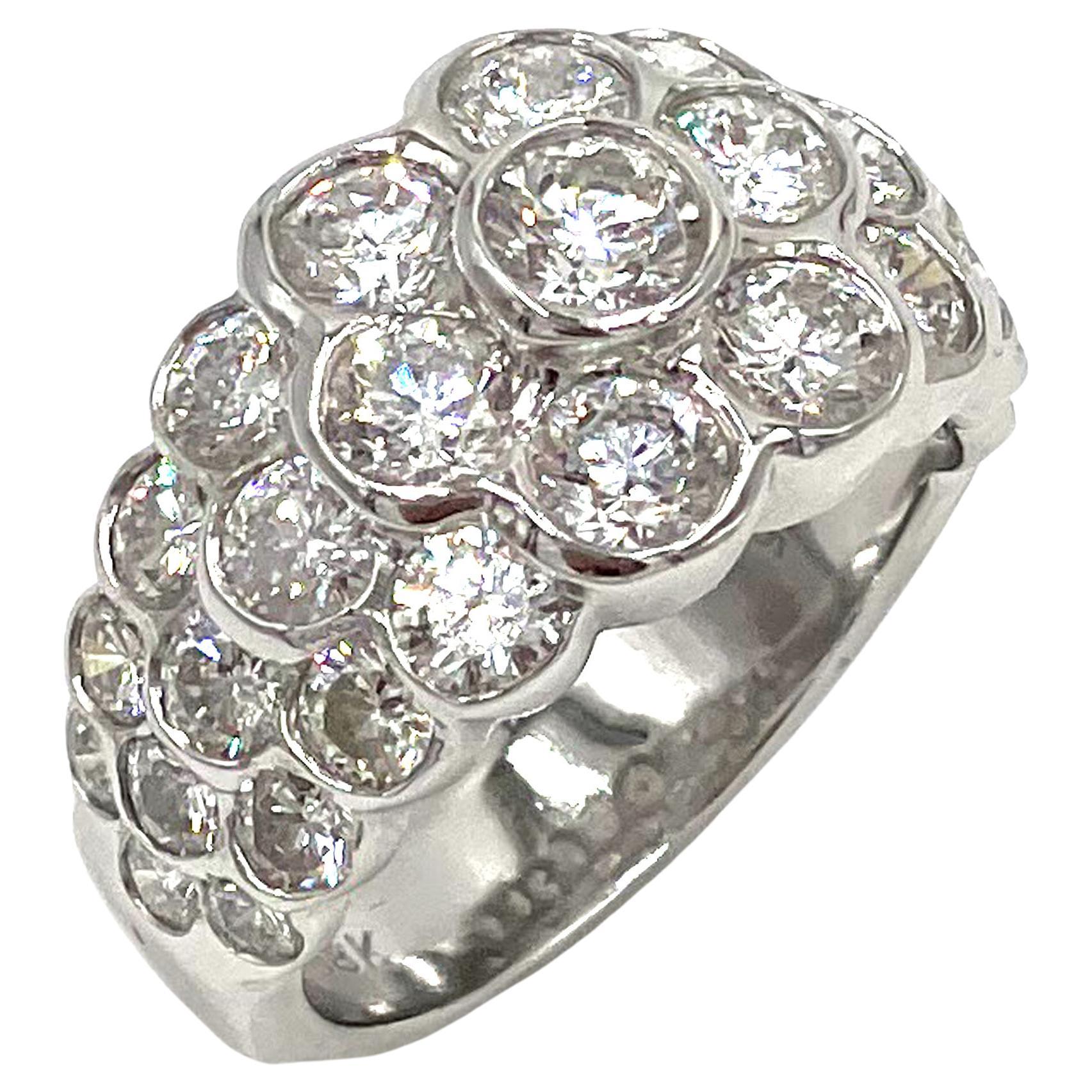 Diamond Cluster Ring in 18K White Gold For Sale