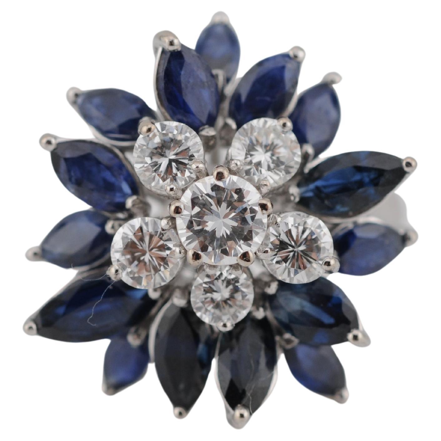 Diamant-Cluster-Ring aus 18k Weißgold im Angebot
