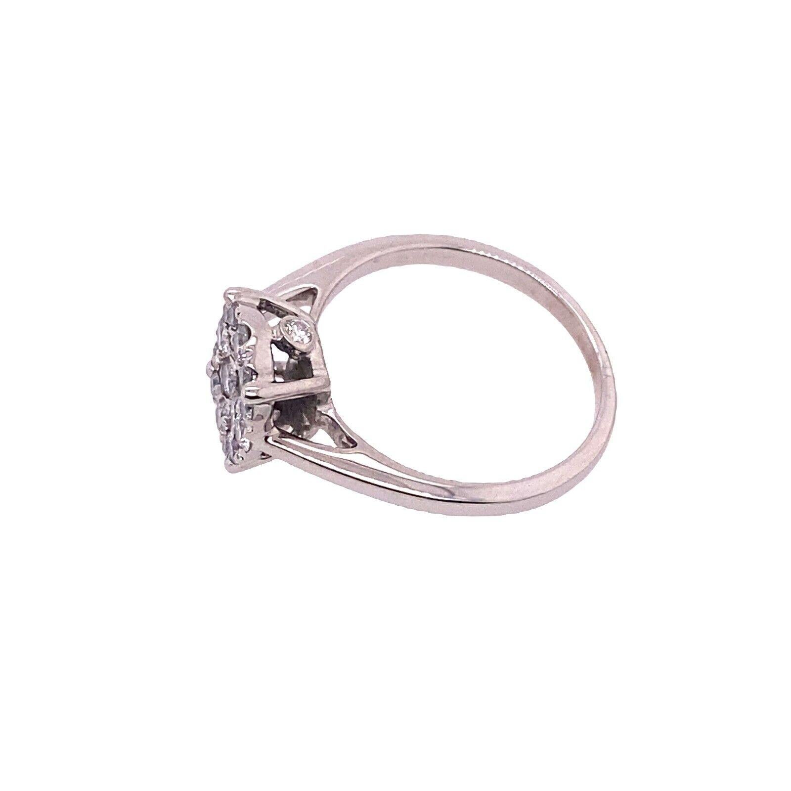 Diamond Cluster Ring Set with 0.35ct of Round Diamonds in 18ct White Gold In Excellent Condition For Sale In London, GB