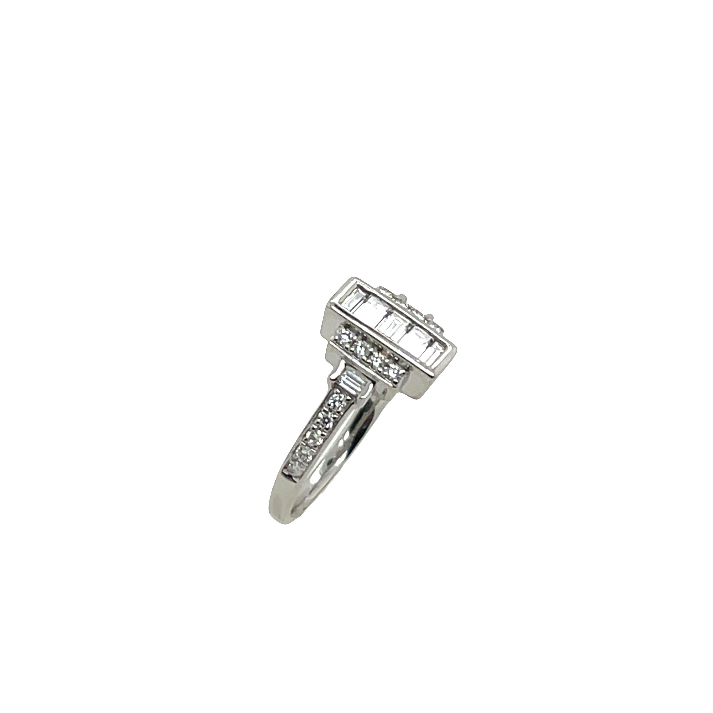 Anillo de diamantes en racimo con 0,40 ct engastados en platino Corte redondo en venta