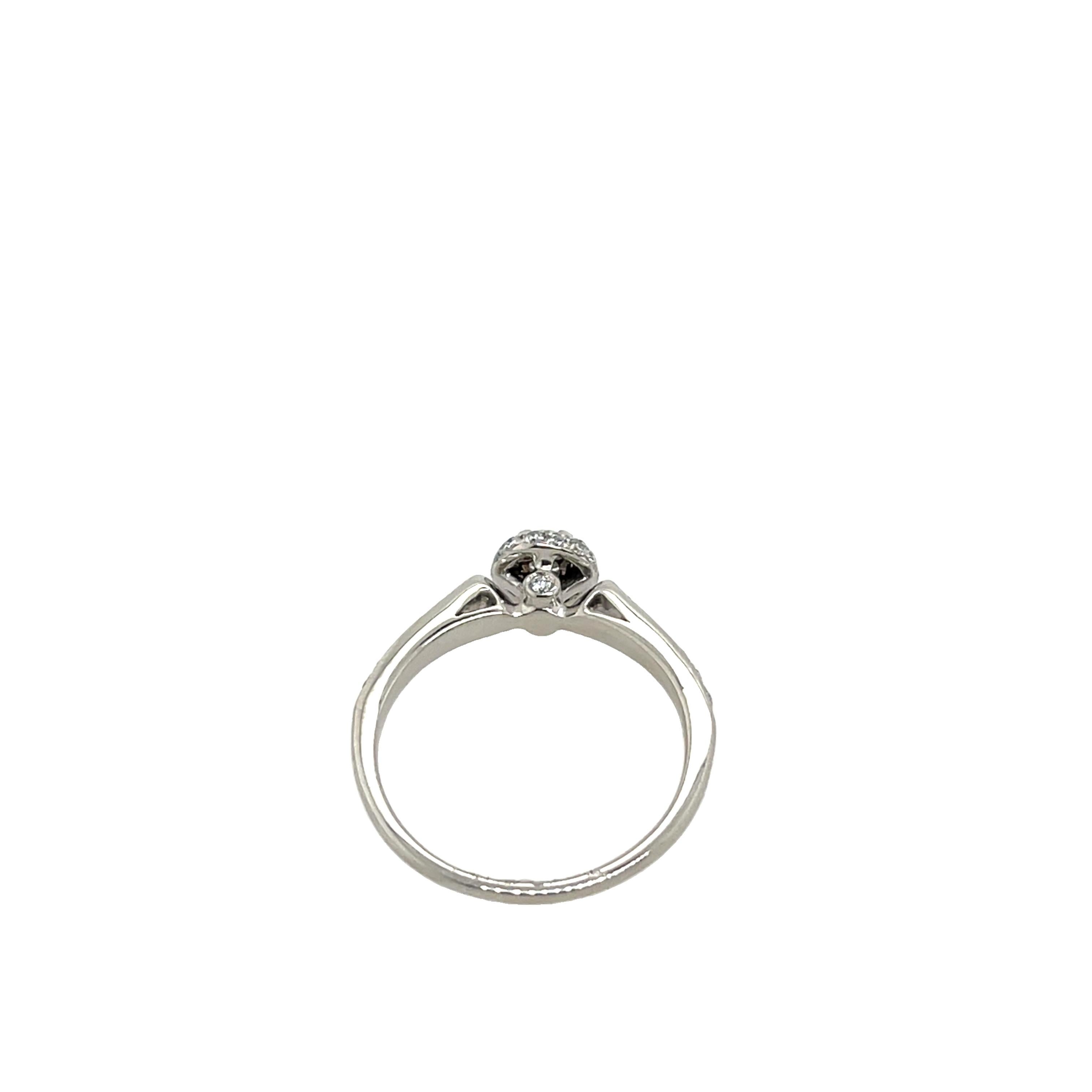 Taglio rotondo Anello con cluster di diamanti con 0.50ct di diamanti naturali in Nature in vendita
