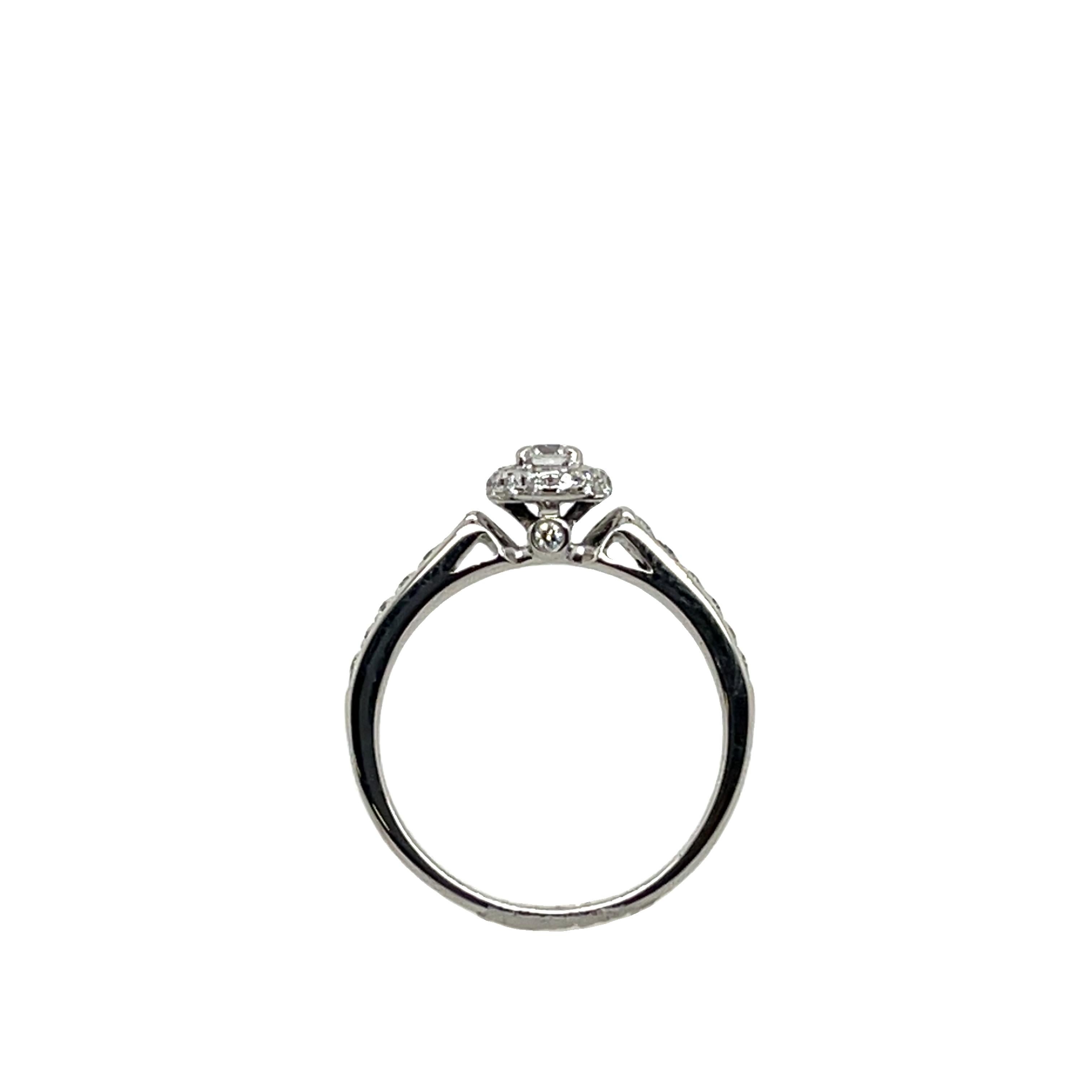 Anello con cluster di diamanti con 0.50ct di diamanti naturali in Nature In condizioni ottime in vendita a London, GB