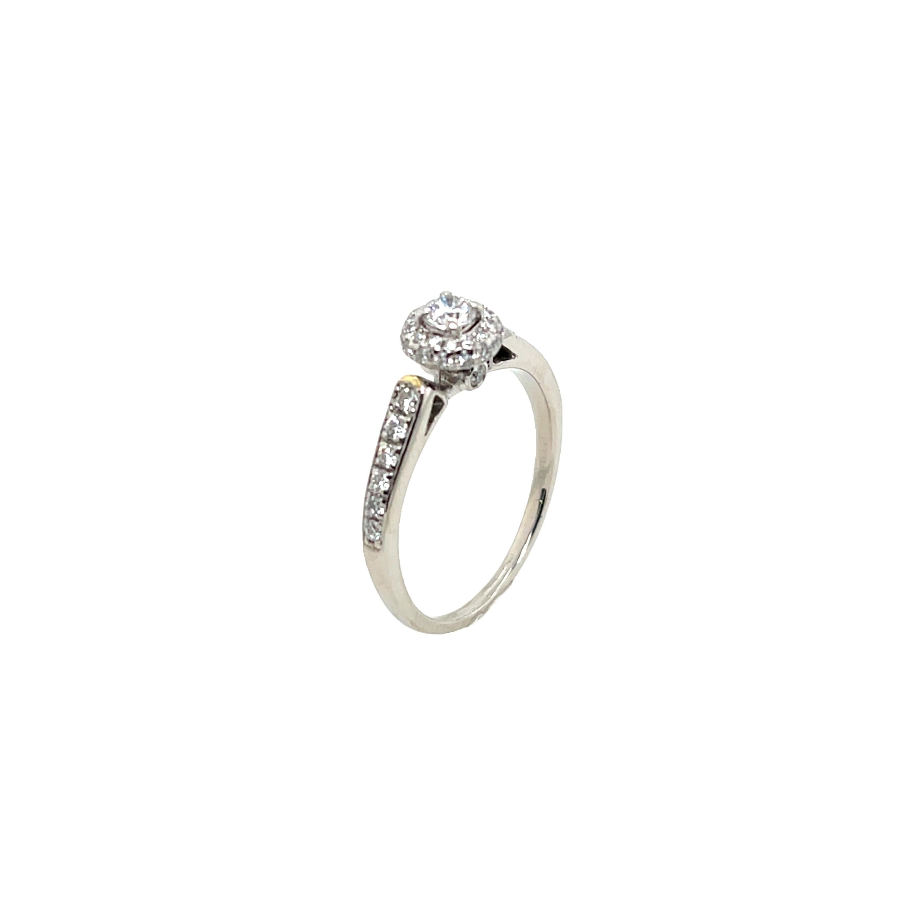 Anello con cluster di diamanti con 0.50ct di diamanti naturali in Nature in vendita 1