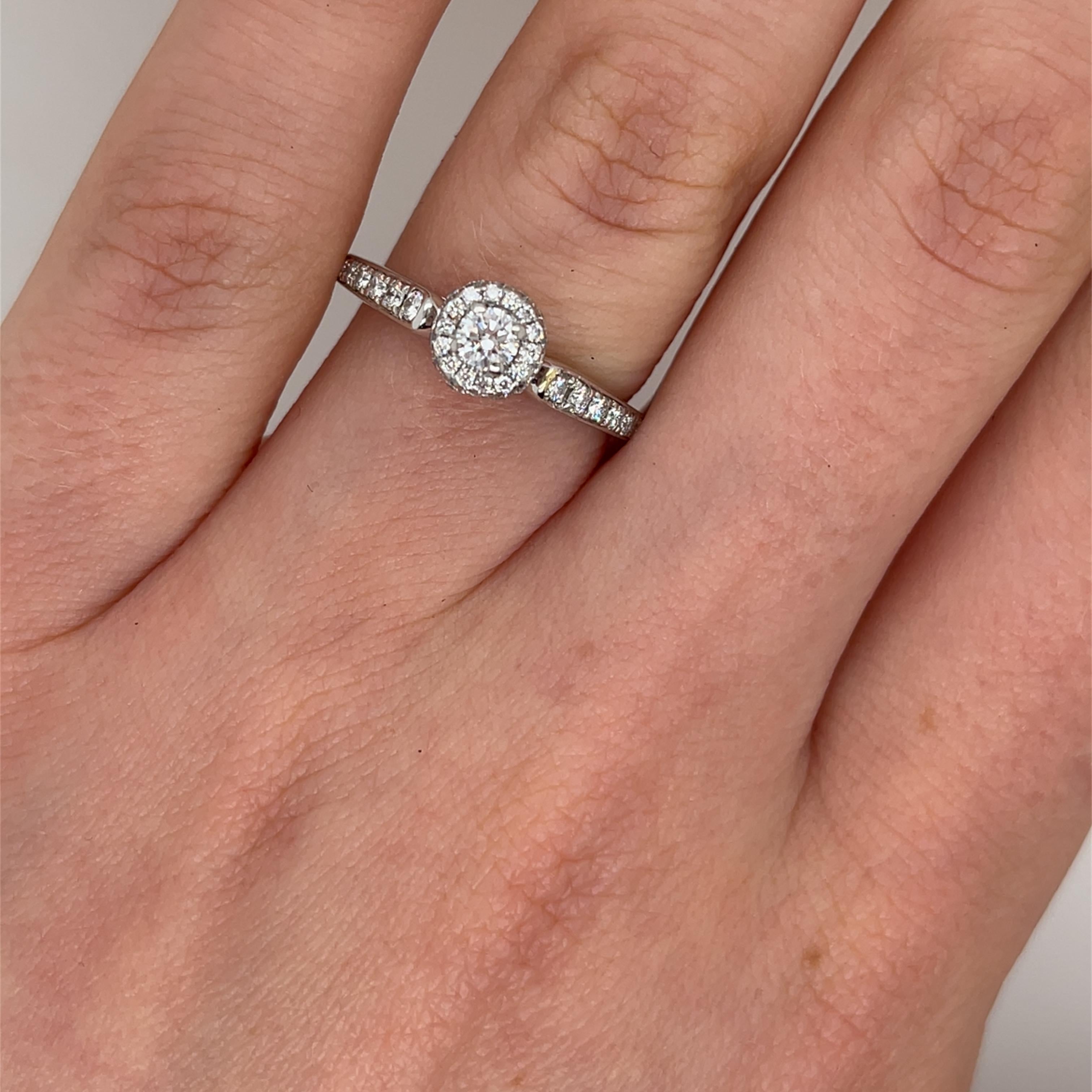 Anello con cluster di diamanti con 0.50ct di diamanti naturali in Nature in vendita 2