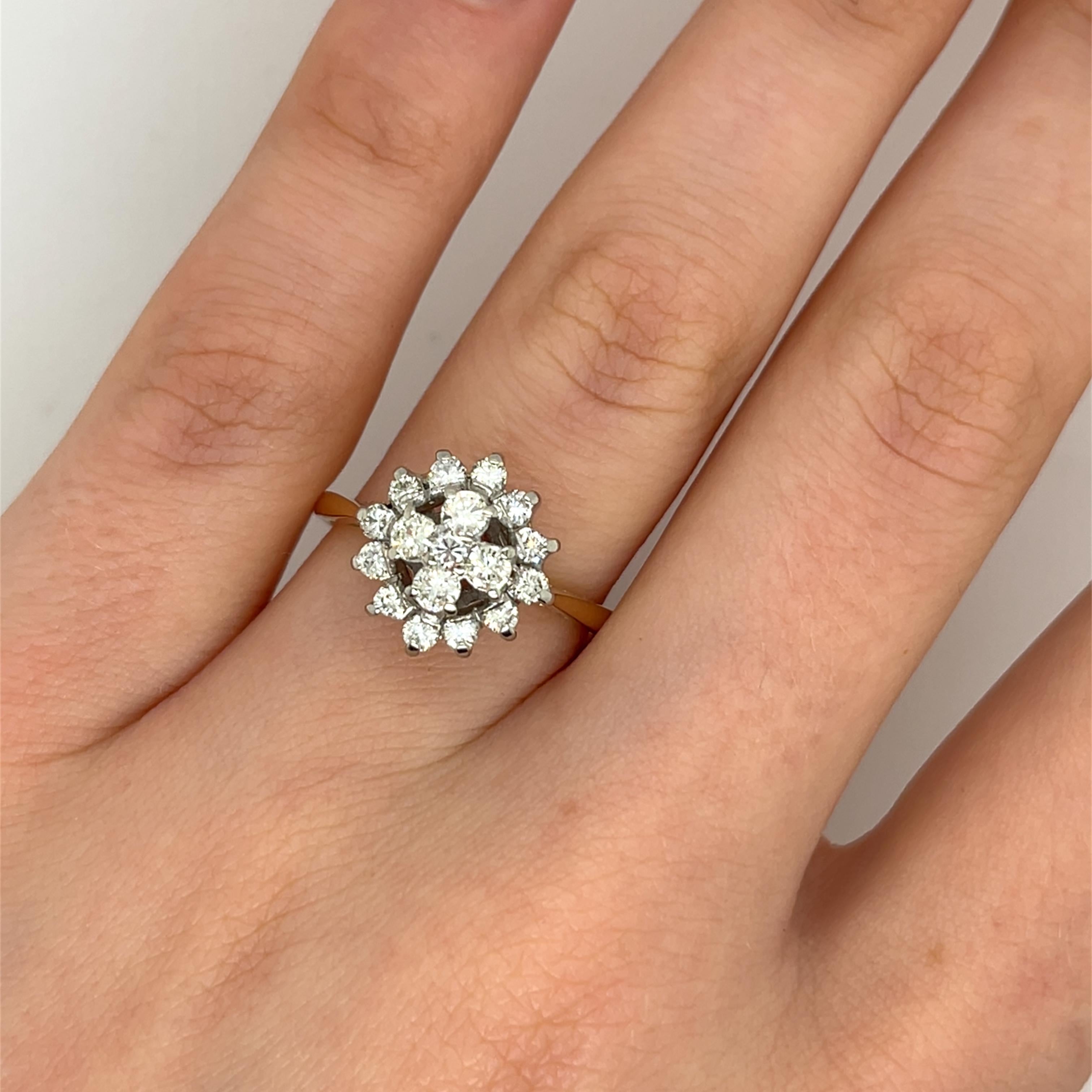 Diamond Cluster Ring Set with 0.65ct In 18ct Yellow & White Gold In Excellent Condition For Sale In London, GB