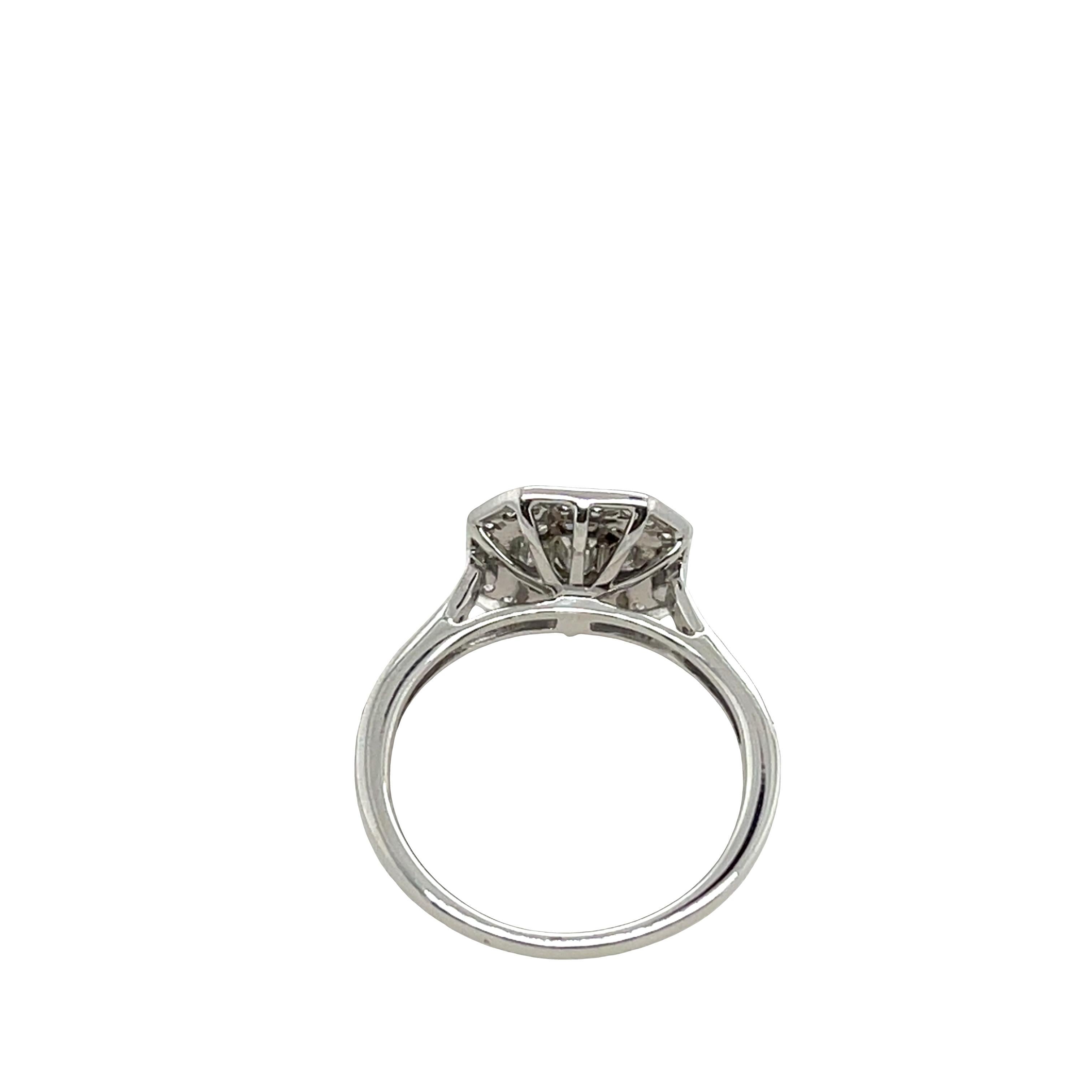 Taille ronde Bague en or blanc 18 ct avec 1,0 ct de diamant en grappe en vente