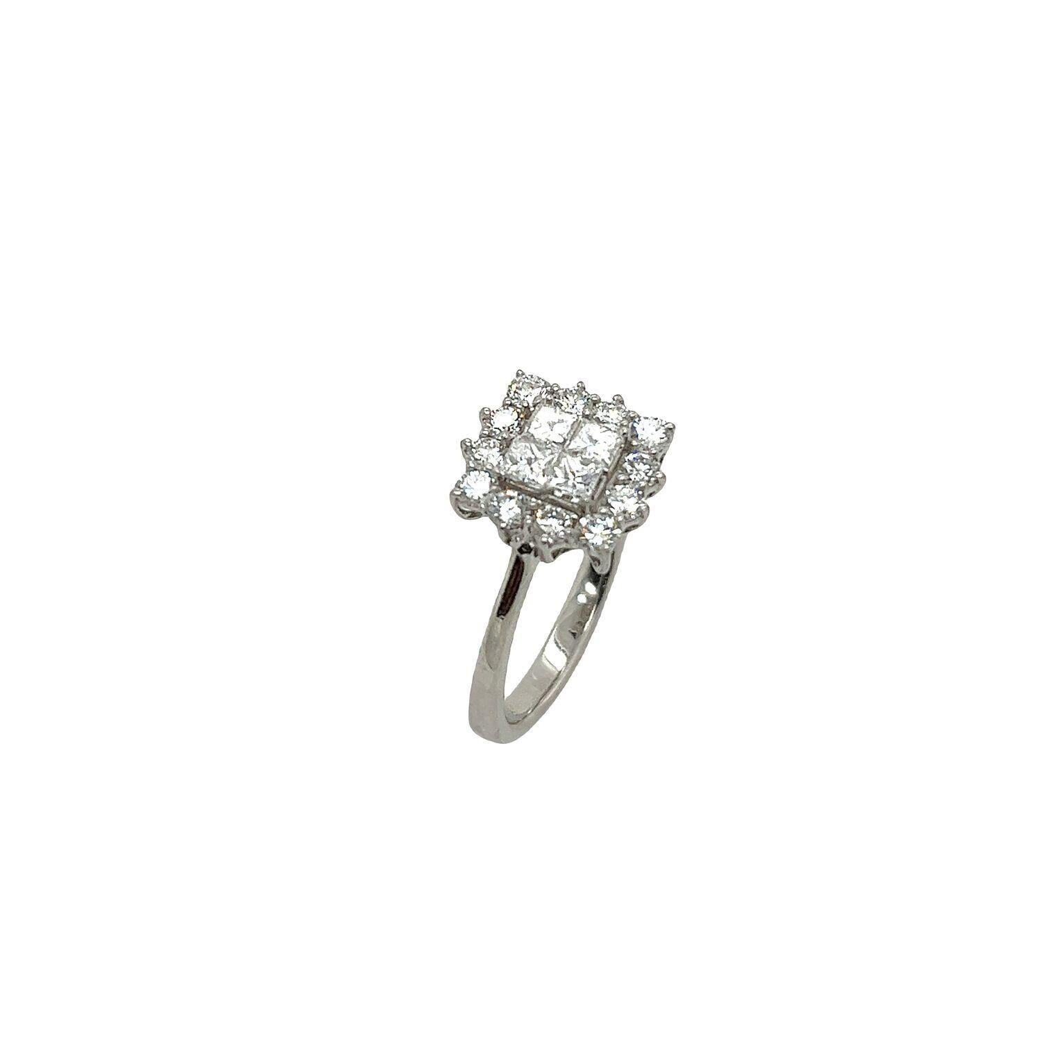 Round Cut Diamond Cluster Ring Set with 1.0ct Natural Diamonds in Platinum For Sale