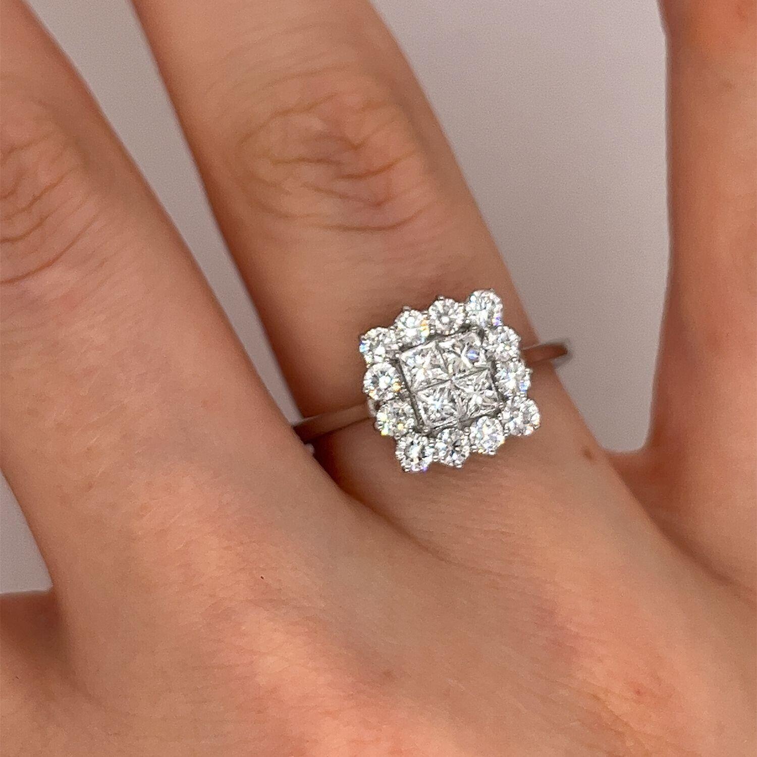 Diamant-Cluster-Ring aus Platin mit 1,0 Karat natürlichen Diamanten im Zustand „Hervorragend“ im Angebot in London, GB