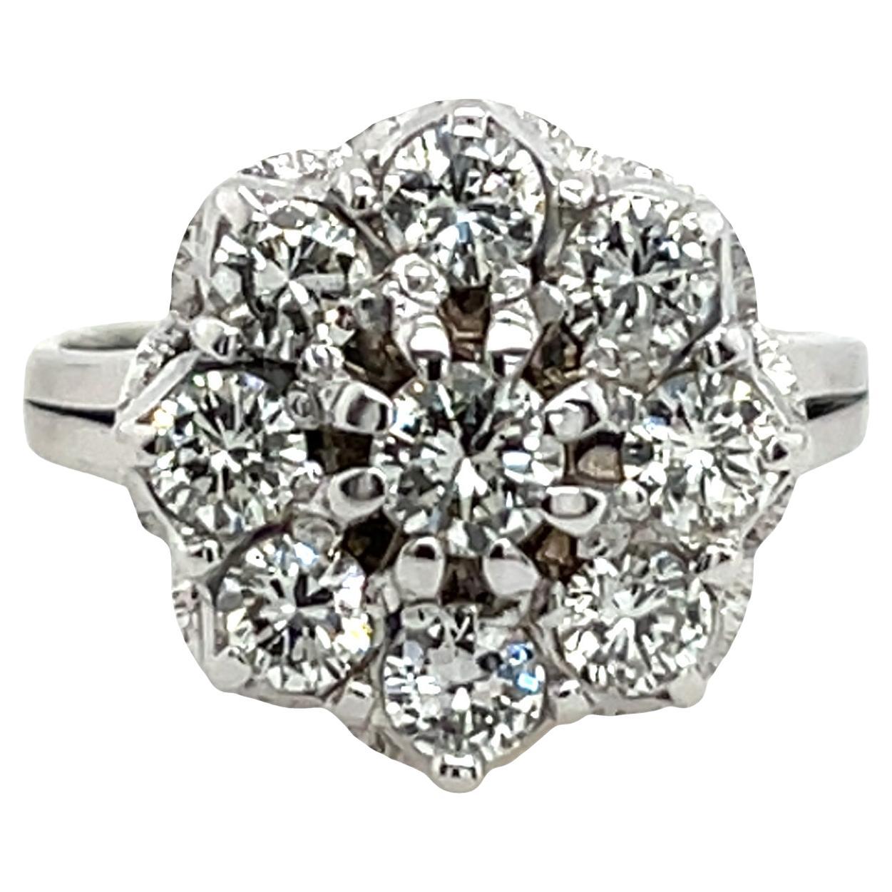 Anillo de diamantes en racimo de 1,45 ct en oro blanco de 18 ct