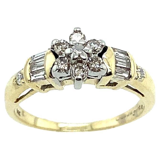 Diamond Cluster Ring Set with 3 Diamond Baguettes Shoulders in 14ct Yellow Gold For Sale