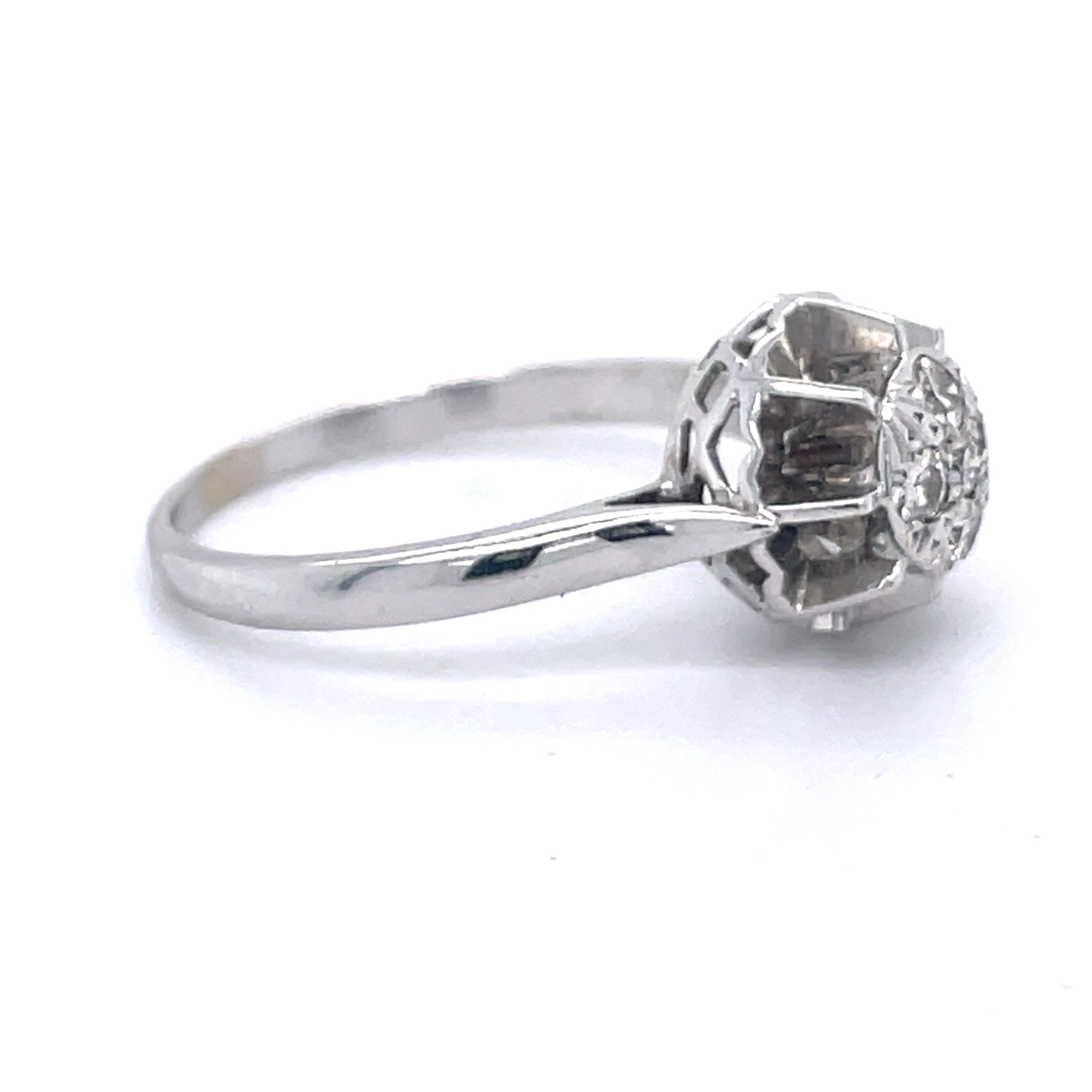 Diamond Cluster Ring, White gold 18K, 0.2ct Diamonds, Reflector Detailed Ring For Sale 1