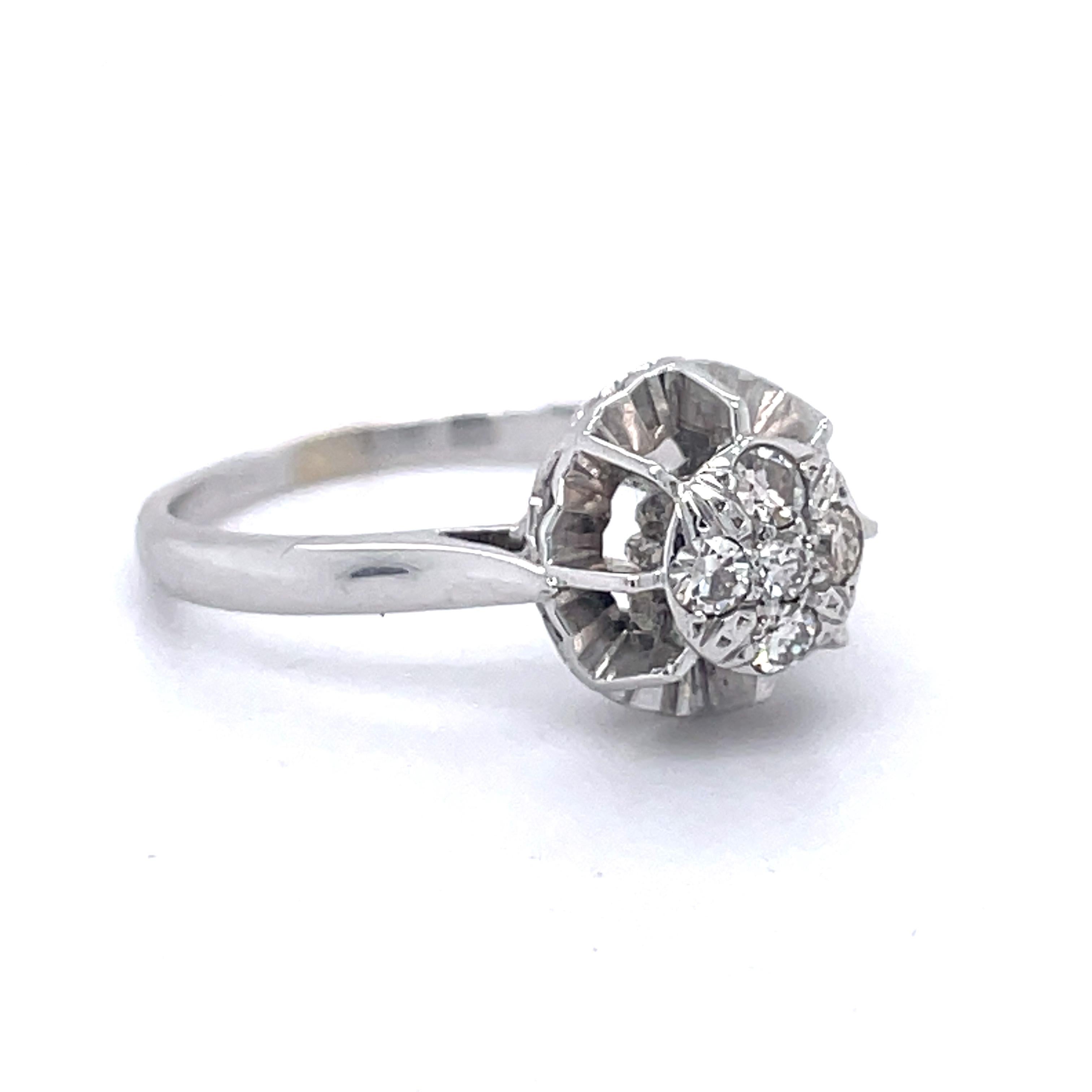 Diamond Cluster Ring, White gold 18K, 0.2ct Diamonds, Reflector Detailed Ring For Sale 2