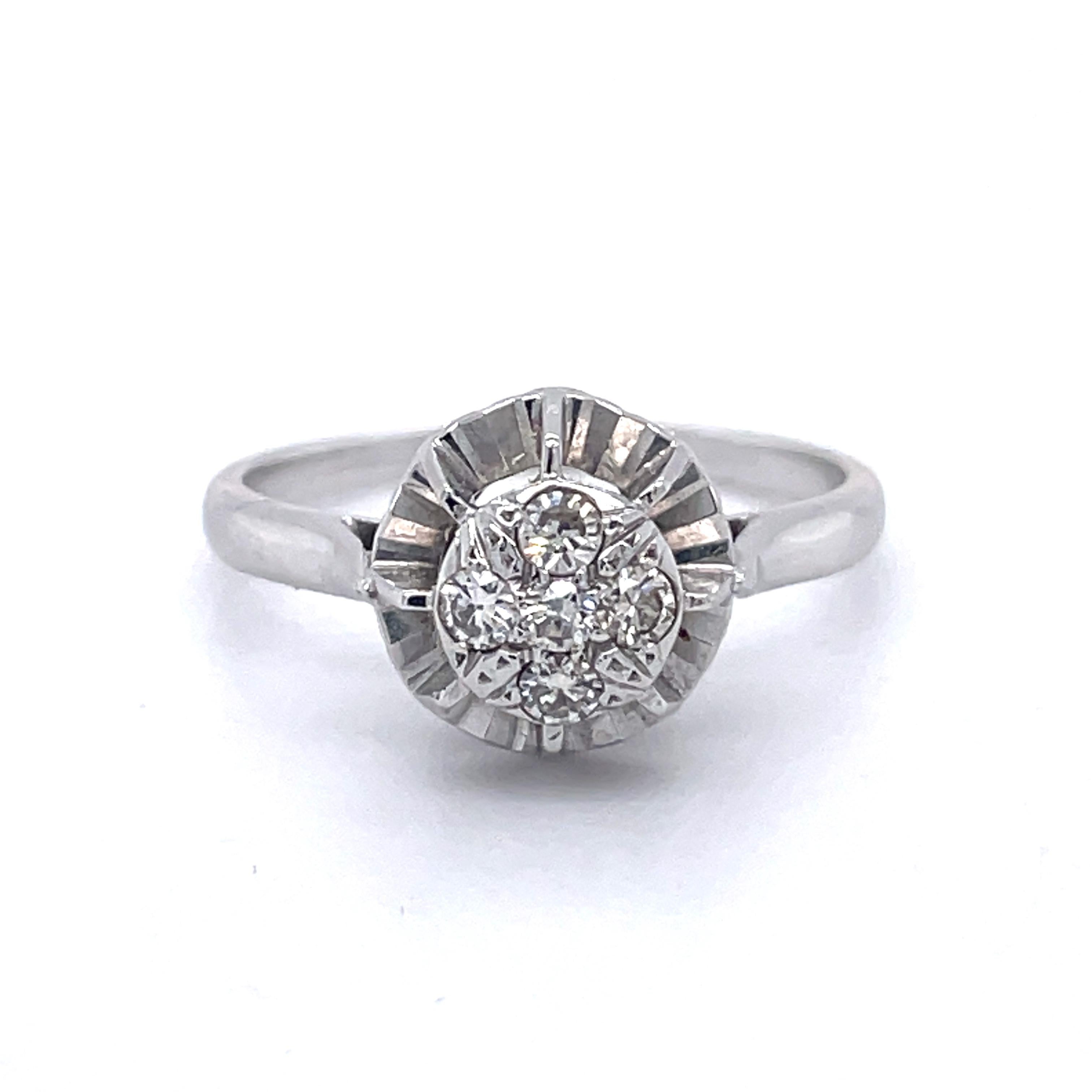Diamond Cluster Ring, White gold 18K, 0.2ct Diamonds, Reflector Detailed Ring For Sale 3