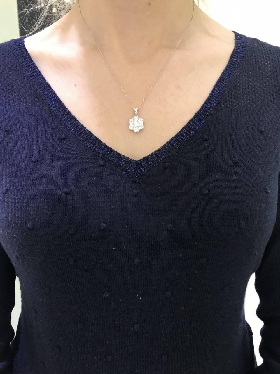 Colgante Racimo de Diamantes Redondo 1 Quilate Collar Flor Margarita Oro Blanco 18 Kilates Moderno en venta