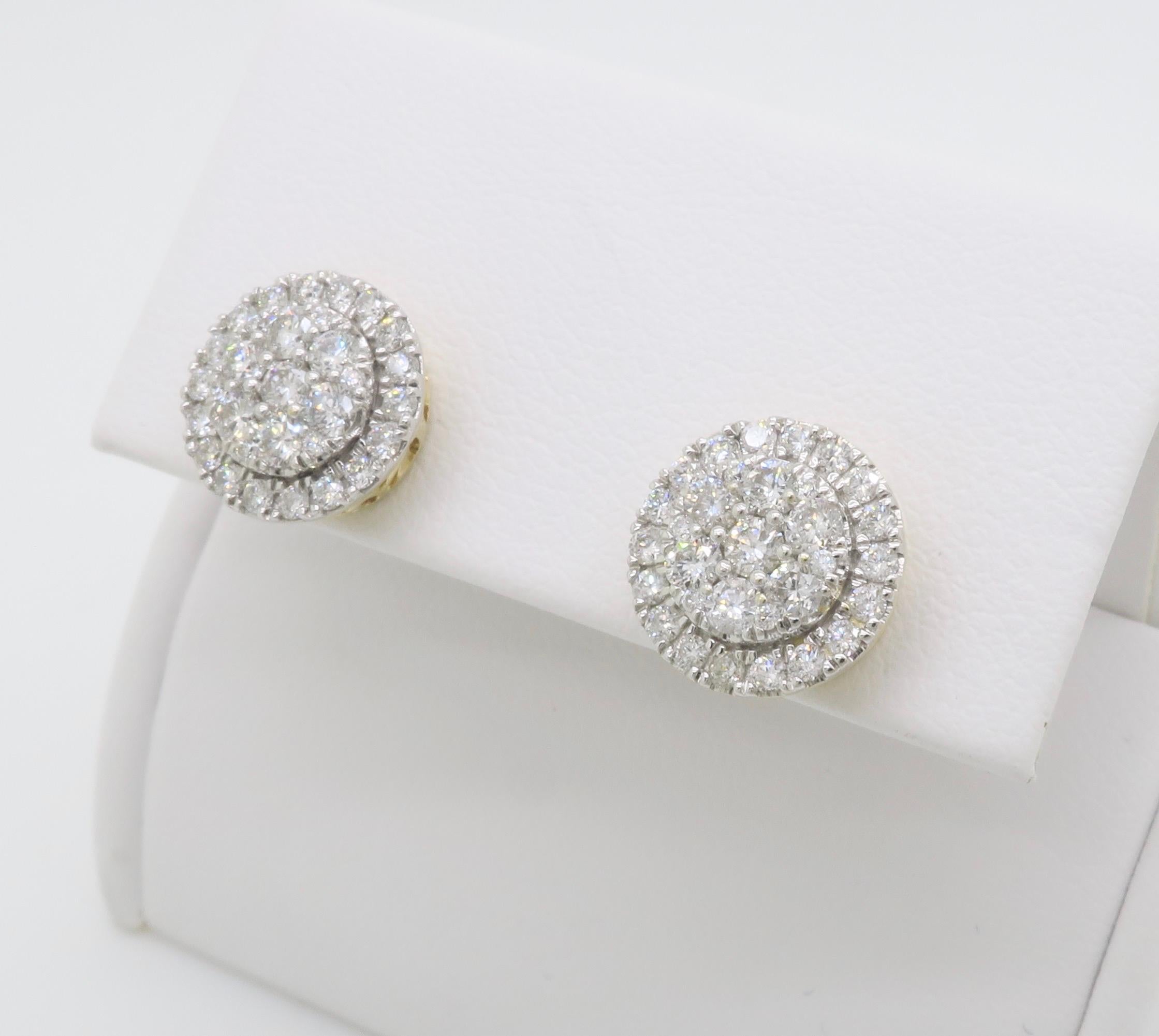 Superbes boucles d'oreilles en grappe de diamants avec 1,10ctw de diamants ronds en or 14k bicolore.

Poids en carats du diamant : 1.10CTW
Taille du diamant : Taille Brilliante Ronde 
Couleur : E-G
Clarté : VS-SI
Métal : Or blanc et jaune 14k
