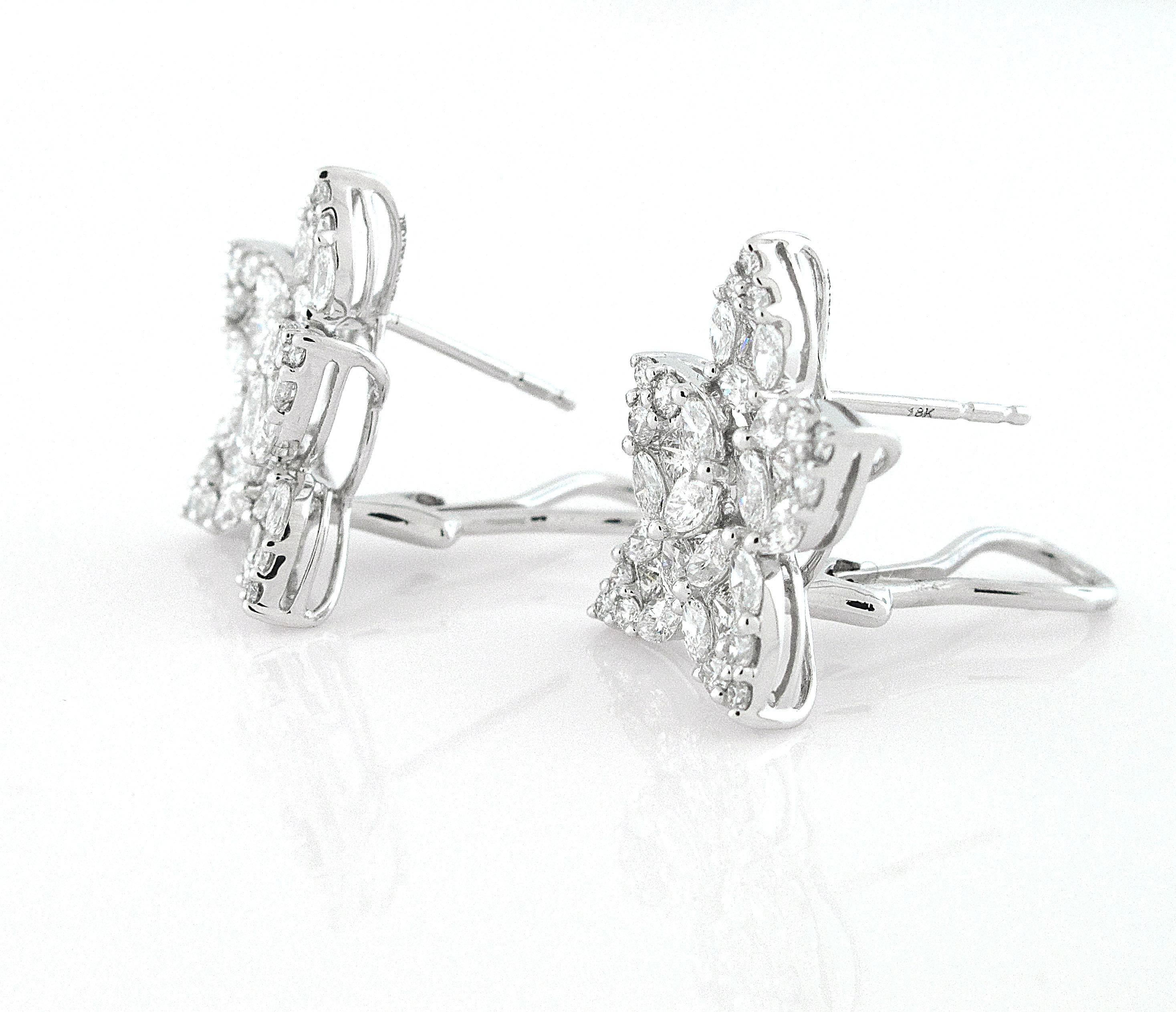 Contemporain Boucles d'oreilles à grappes de diamants de 4 carats en vente