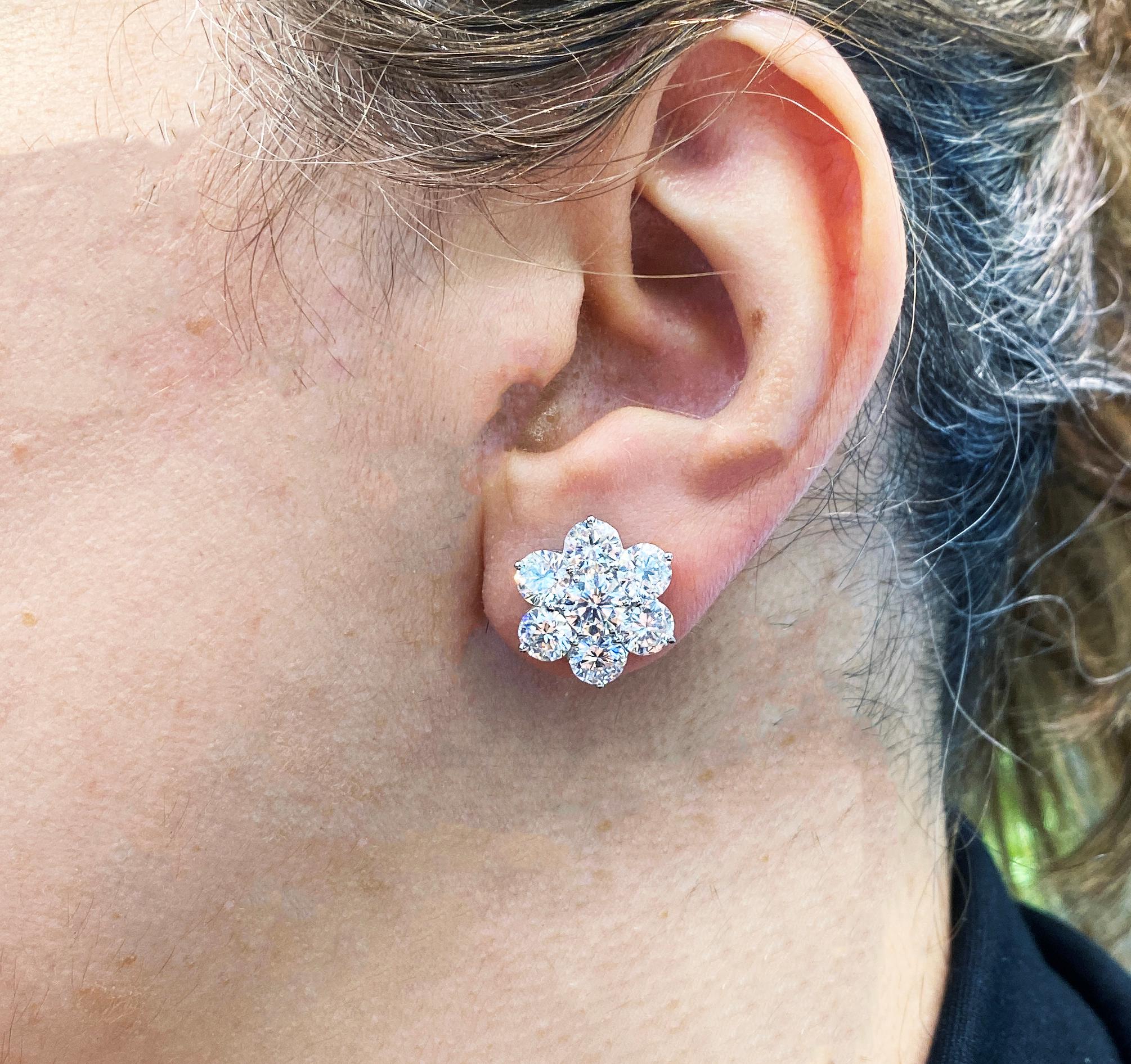 18K White Gold and Diamond Cluster Stud Earrings

These are available in two different sizes. This pair is the large version.

7.84 carat apprx. F-G color, VS1-VS2 clarity

Earrings are 0.70 inch width.
