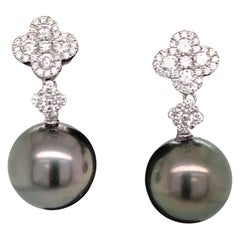 Boucles d'oreilles en goutte en or blanc 18 carats avec diamants et perles de Tahiti de 0,77 carat