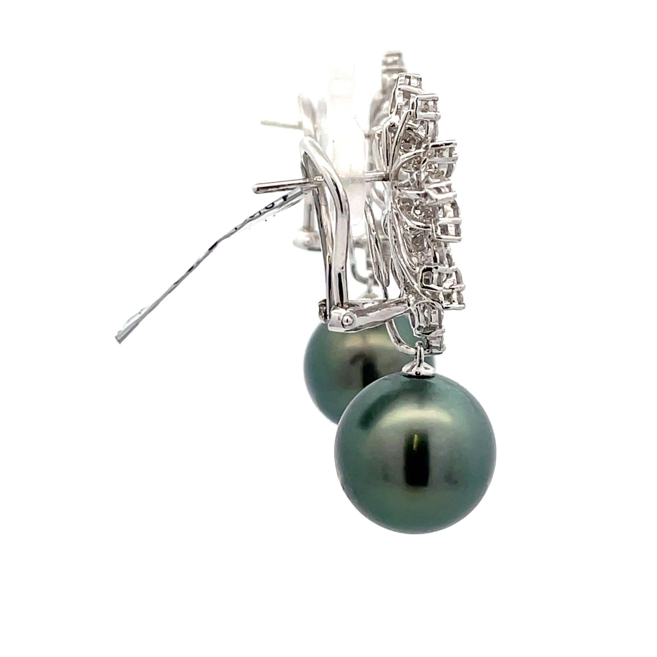 18 Karat White Gold drop earrings featuring 96 Round brilliants weighing 2.88 Carats with two Tahitian Pearls measuring 13-14 MM.

Pearls can be changed to South Sea, Pink, Golden & Tahitian
DM for more videos & pricing.
Search Harbor Diamonds for